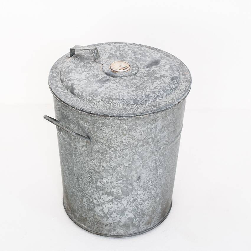 Vintage zinc canning bucket. Can be used as a wastepaper basket. 1940s