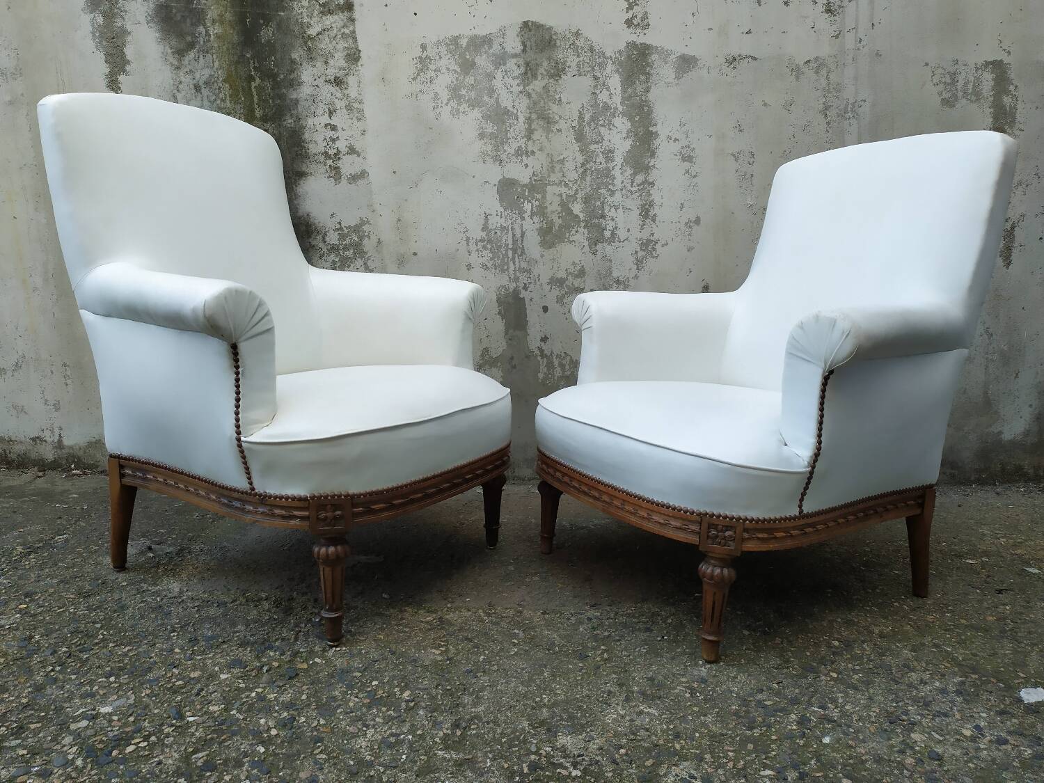 Paire de fauteuils Louis XVI
