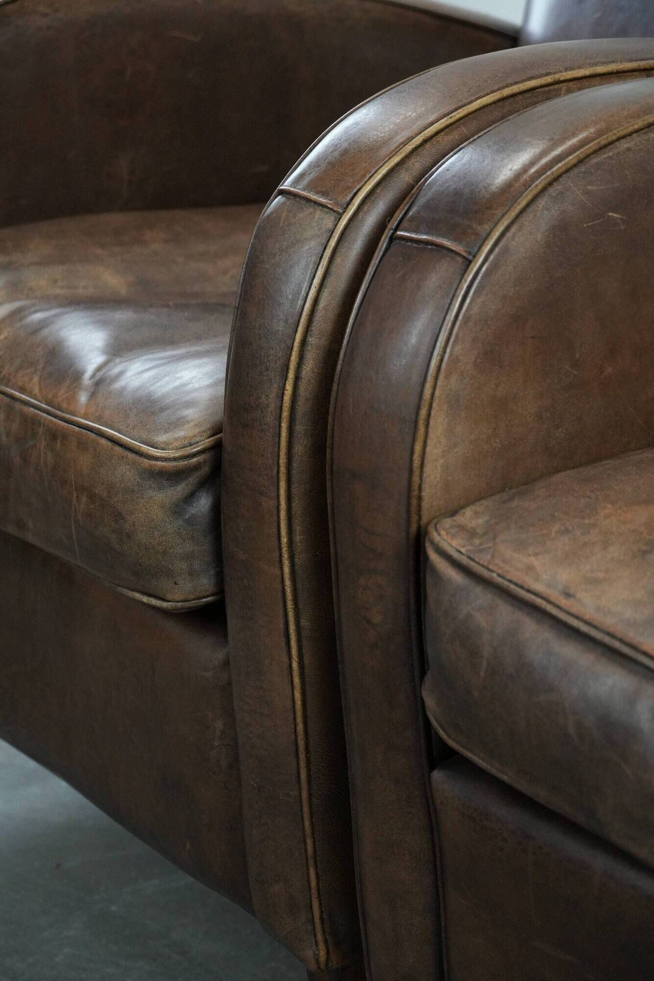 Elegant set of two sheepskin leather armchairs with beautiful round shapes