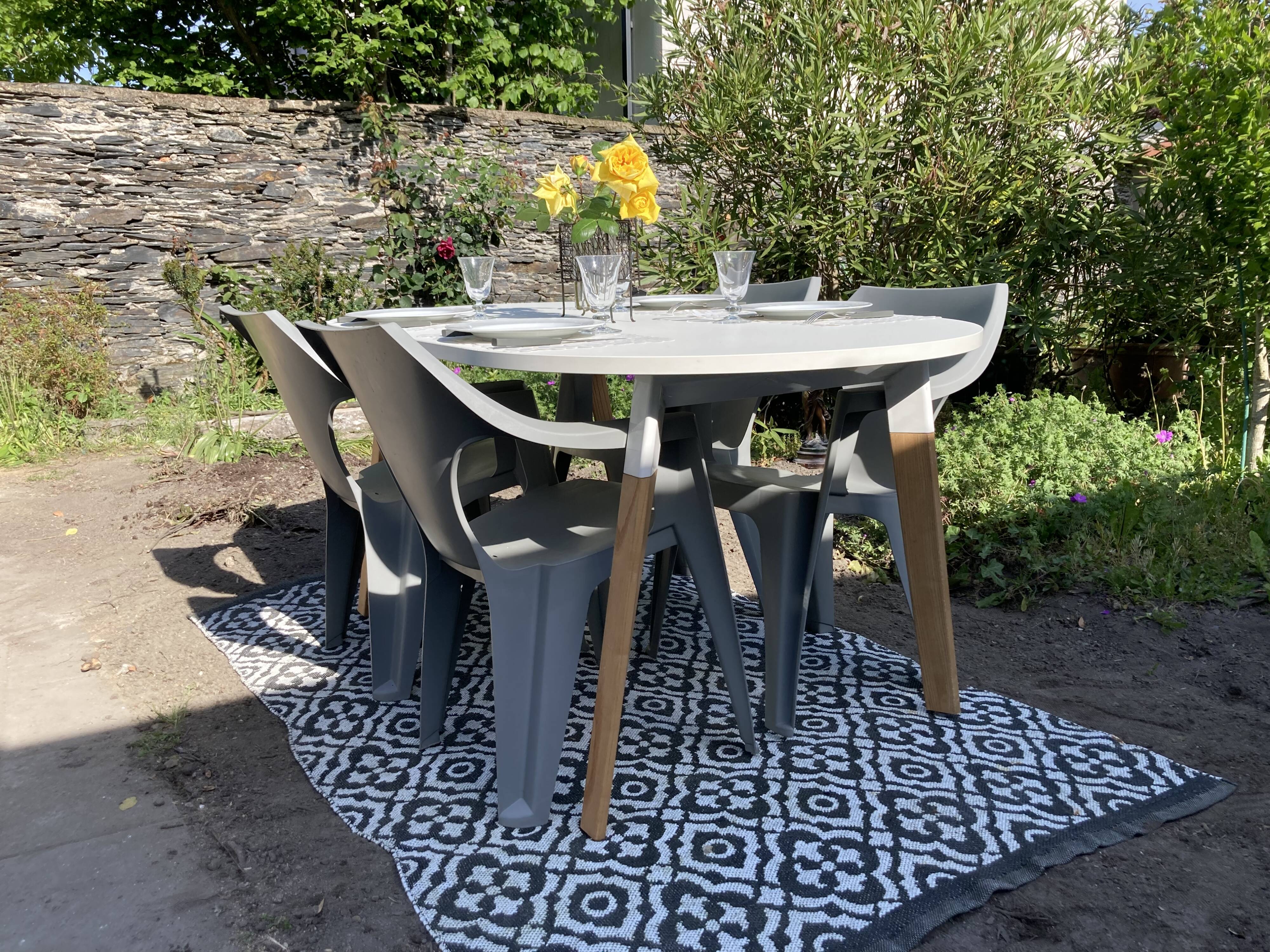 White oval table solid wood base