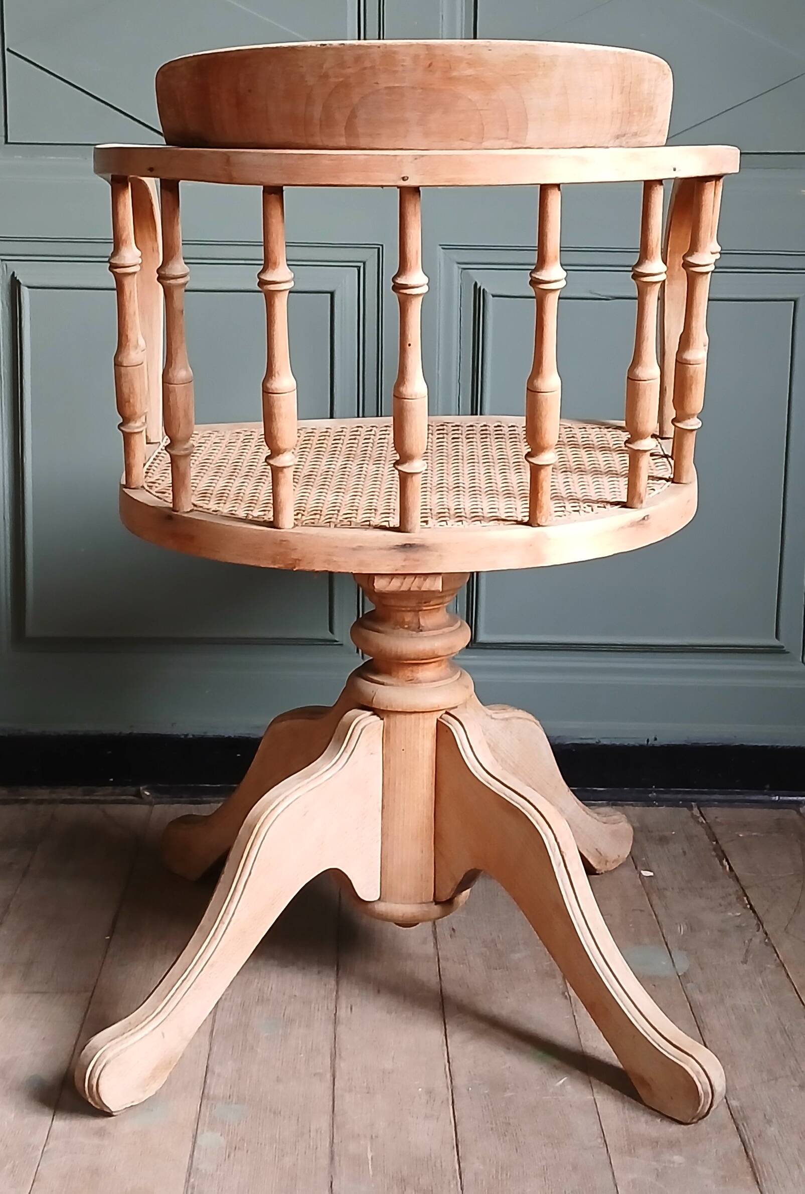 Fauteuil de bureau américain "capitaine" en chêne & cannage, vers 1900