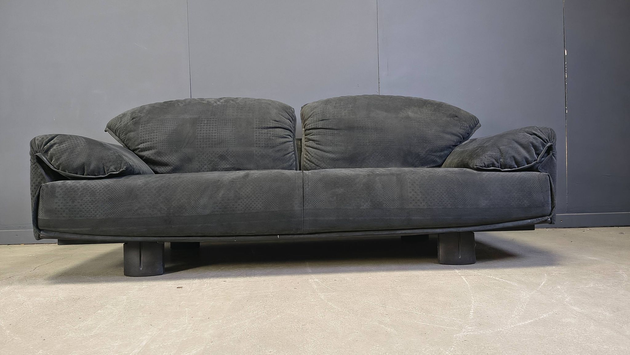 Velvet sofa by Saporiti Italia, 1980s