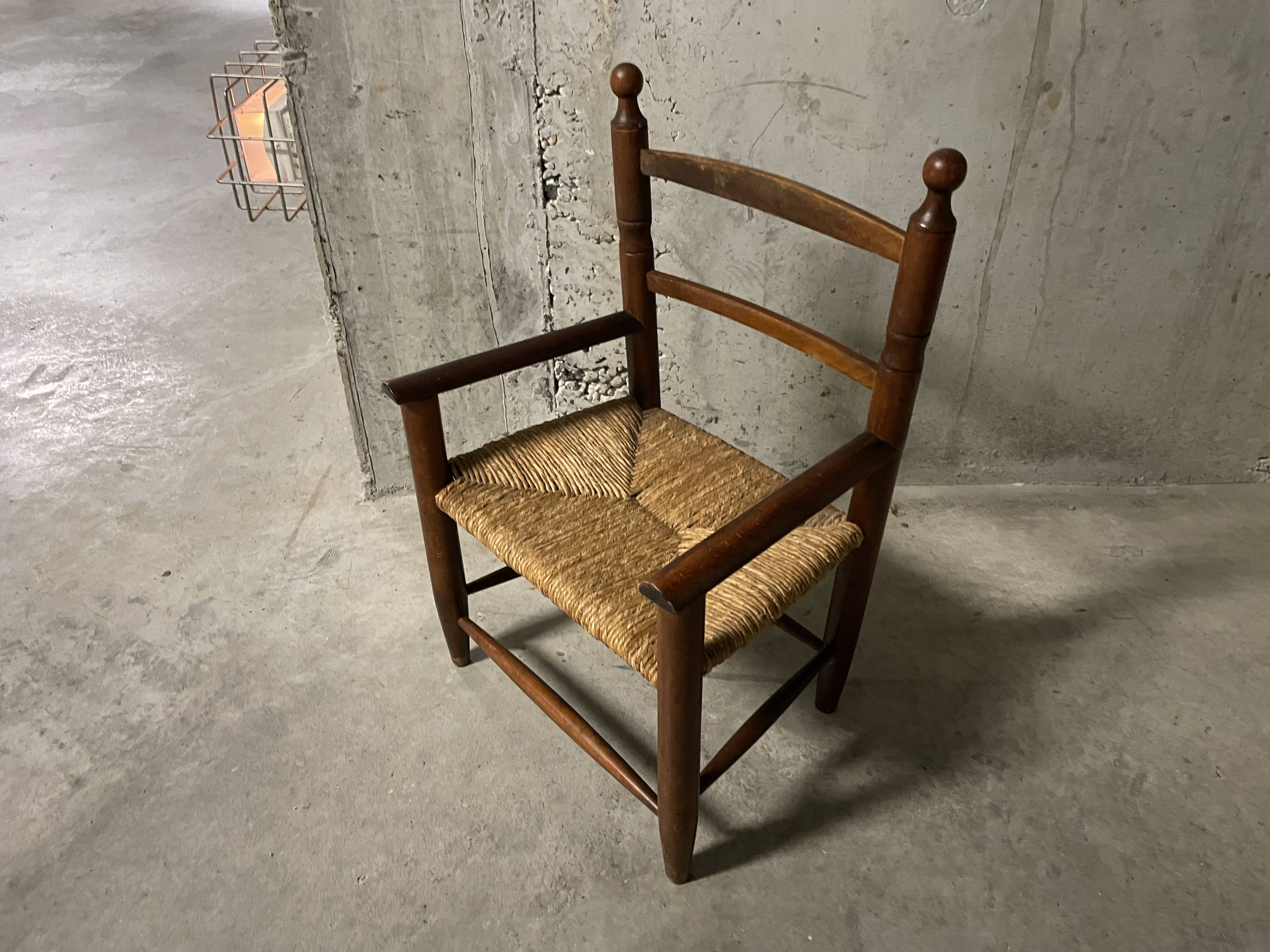 Fauteuil en bois et paille pour enfant