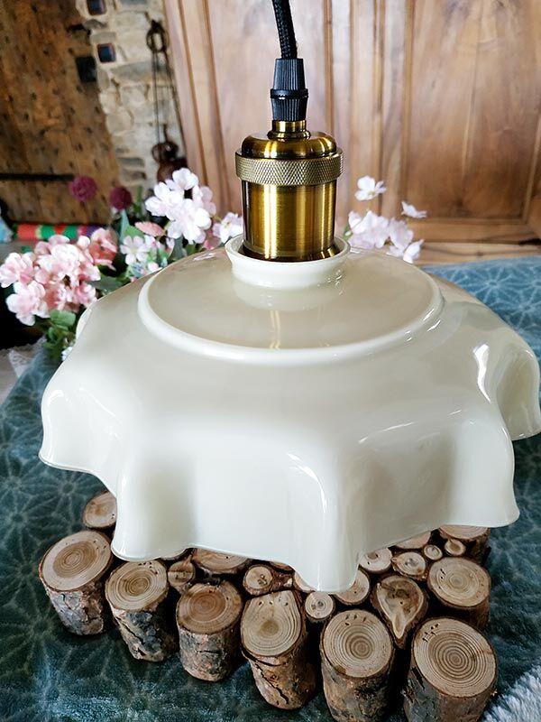 Beige draped brass glass suspension