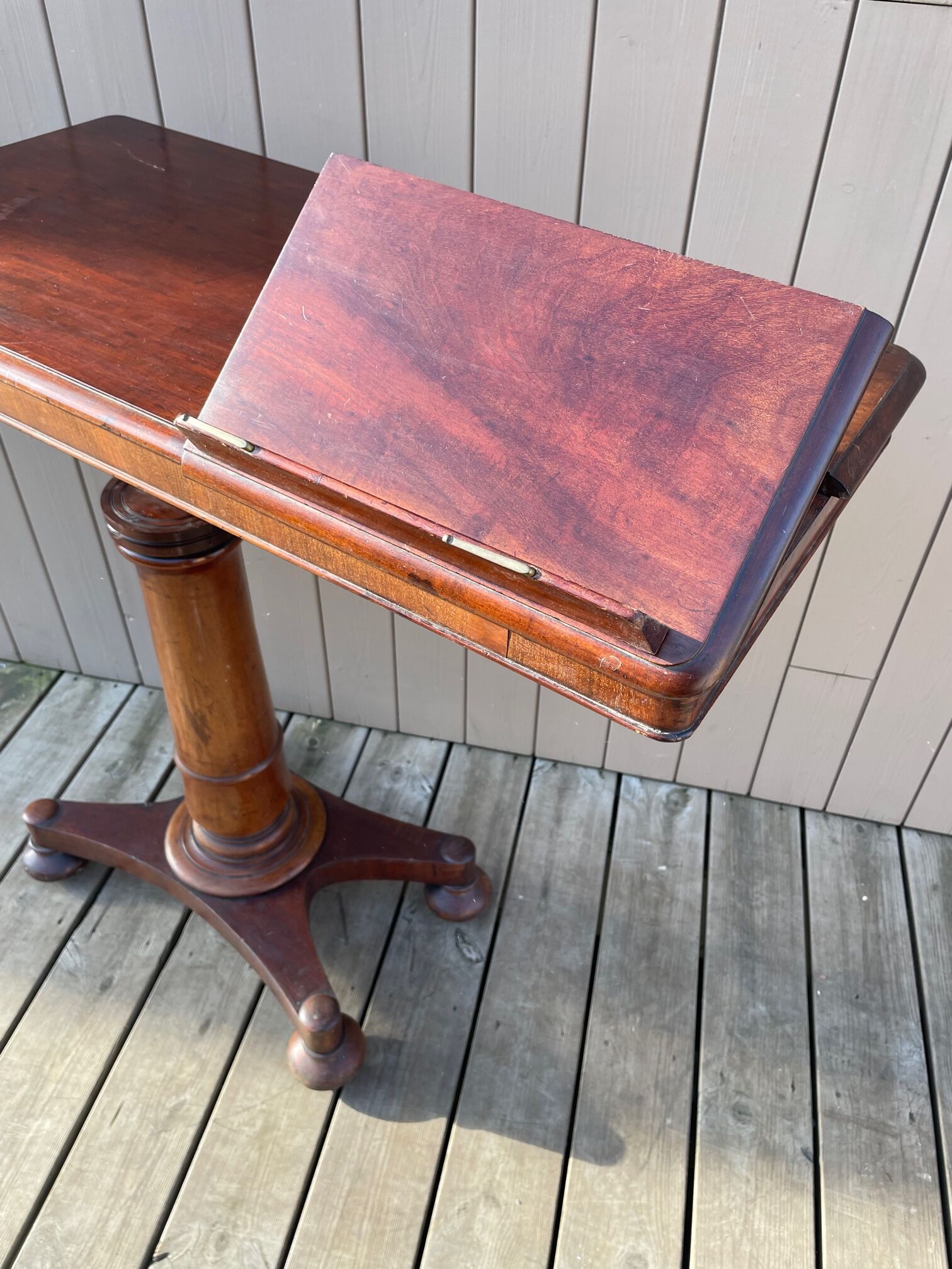 Reading table