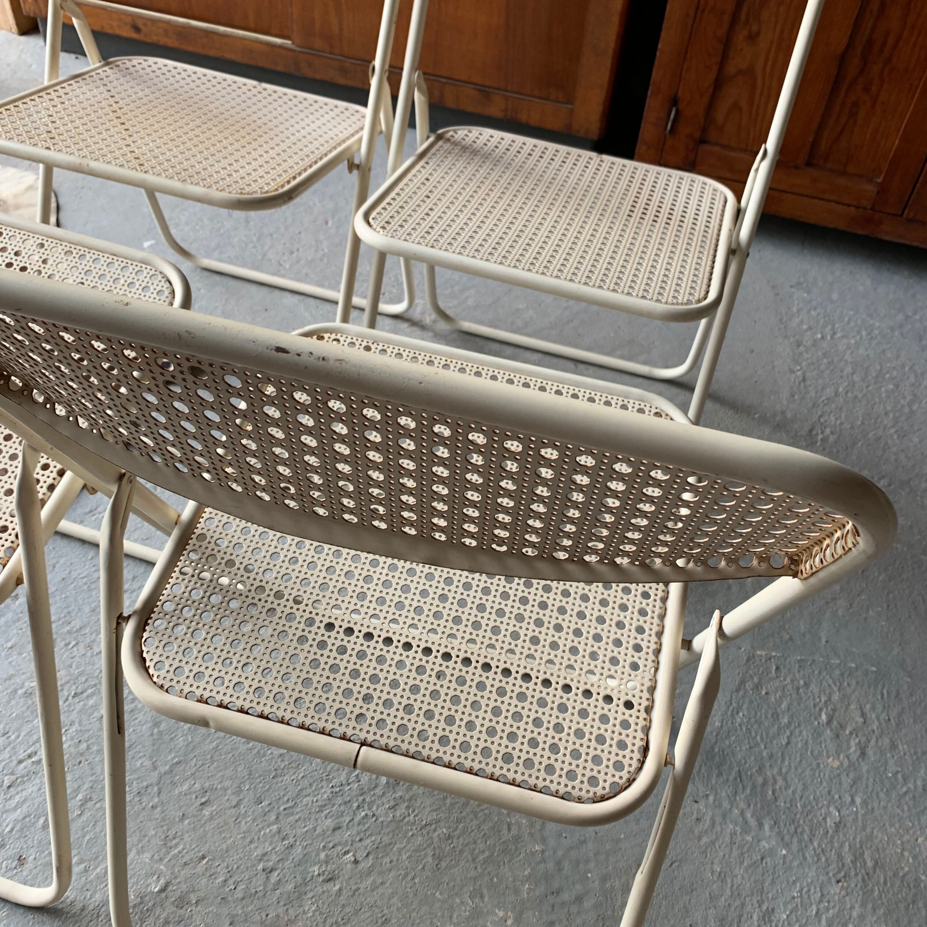 Set folding table and its 4 folding chairs perforated metal cream color - 70s