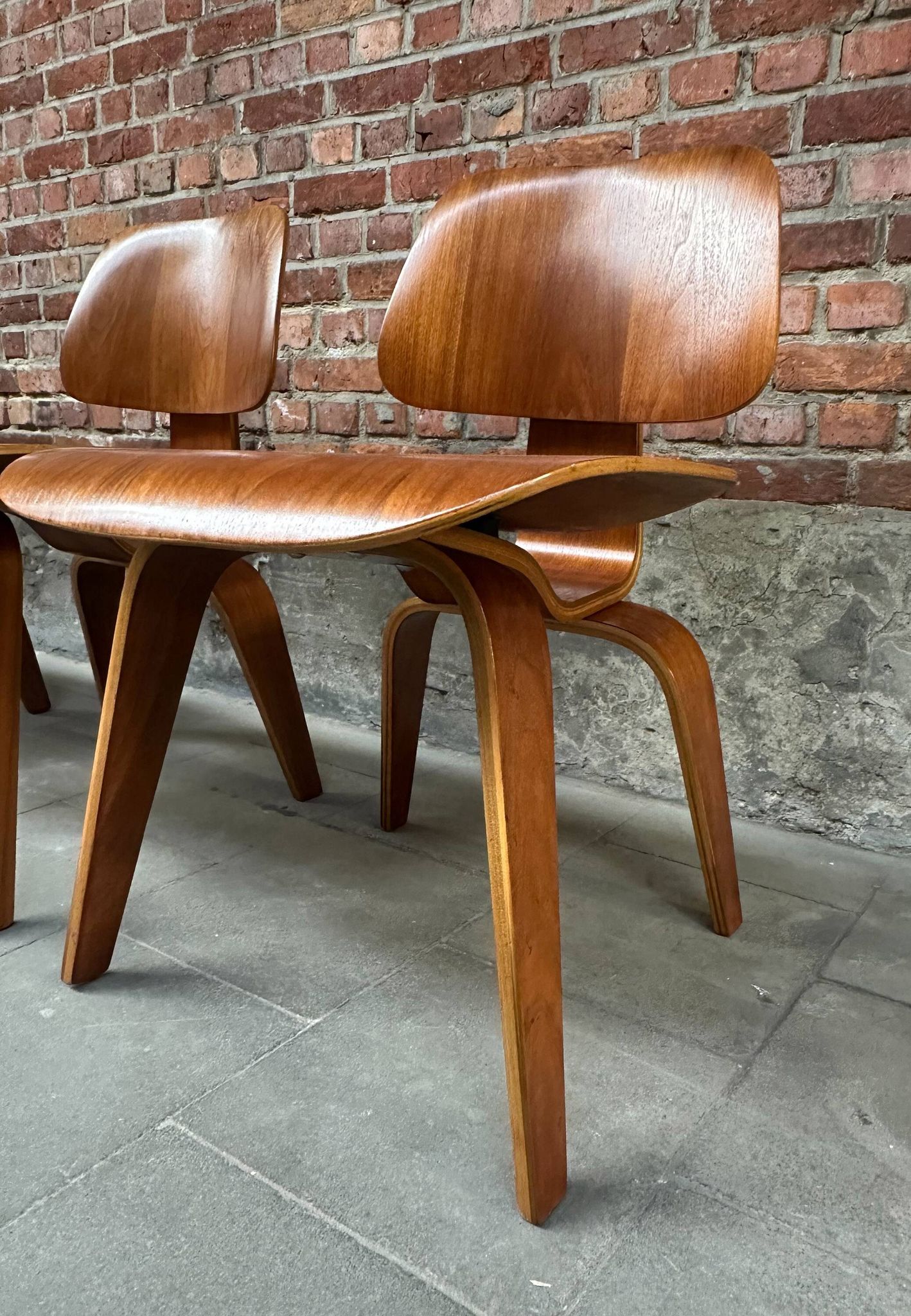 Set of 4 DCW chairs in walnut, Charles & Ray Eames, Herman Miller, 1950s