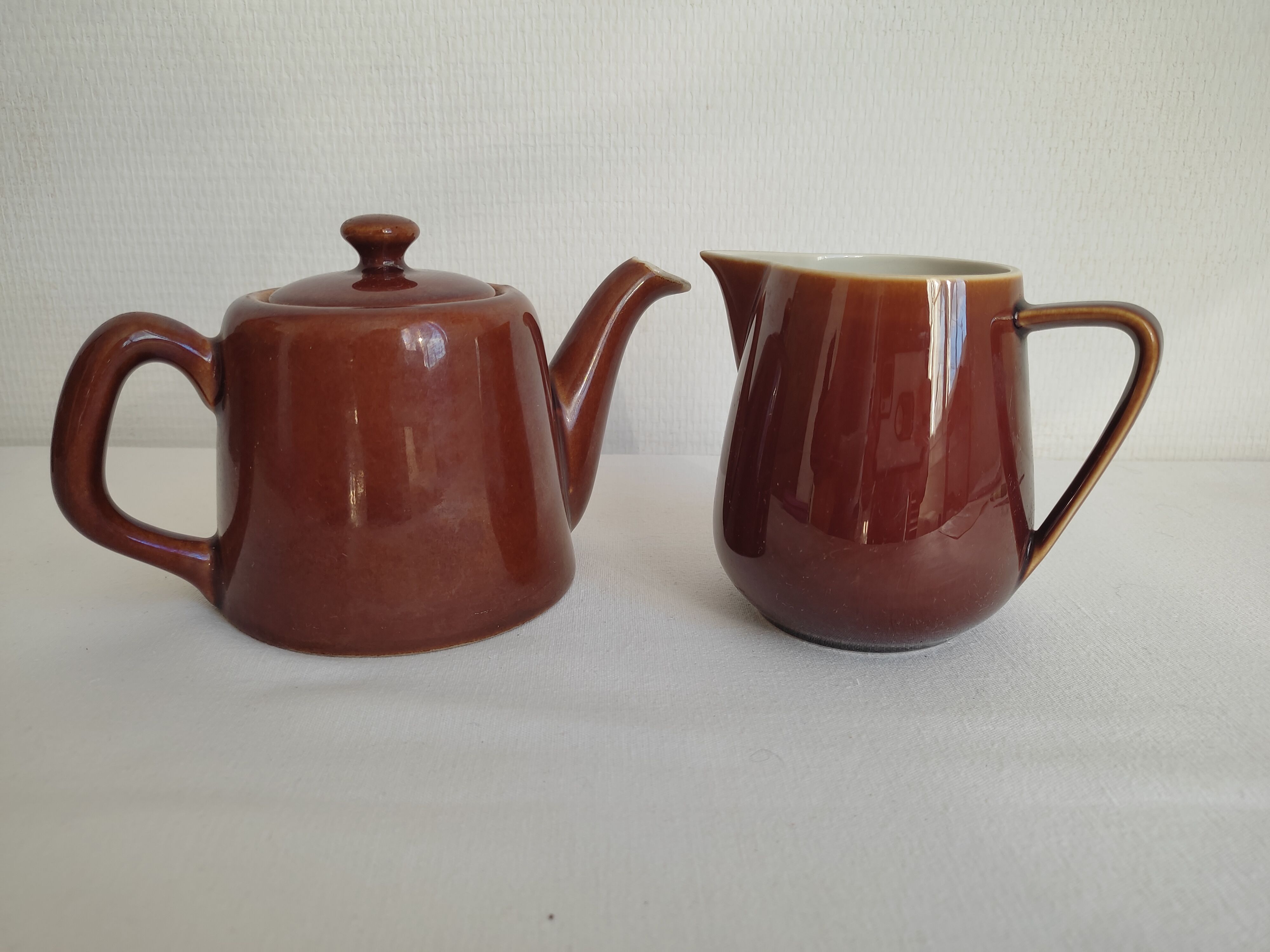 Teapot and milk jar from Bistrot Villeroy Bosh