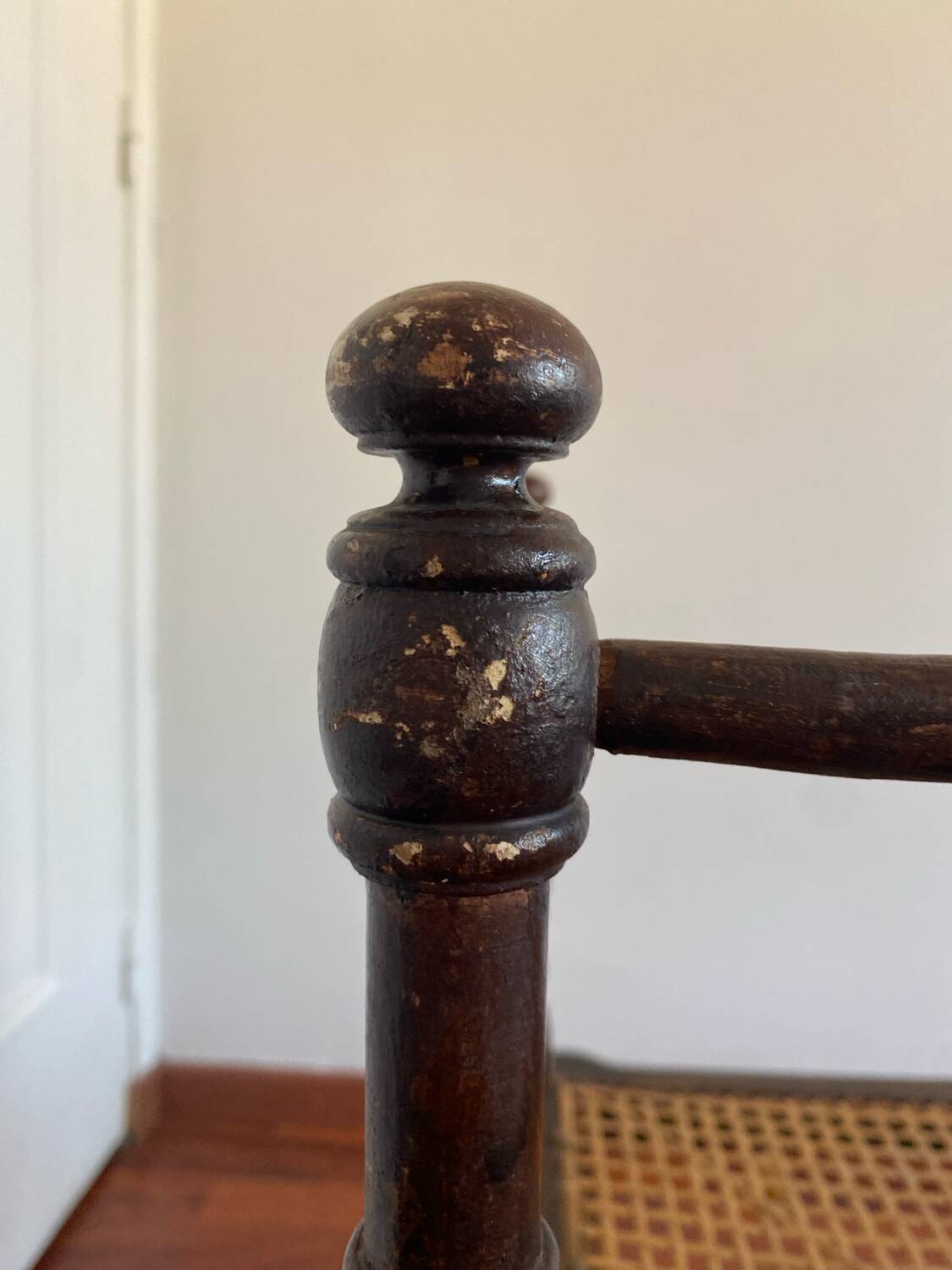 Chaise d’angle bois et rotin