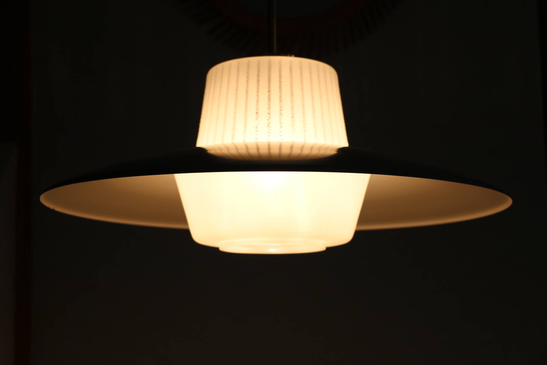 Opaline suspension lacquered steel and brass