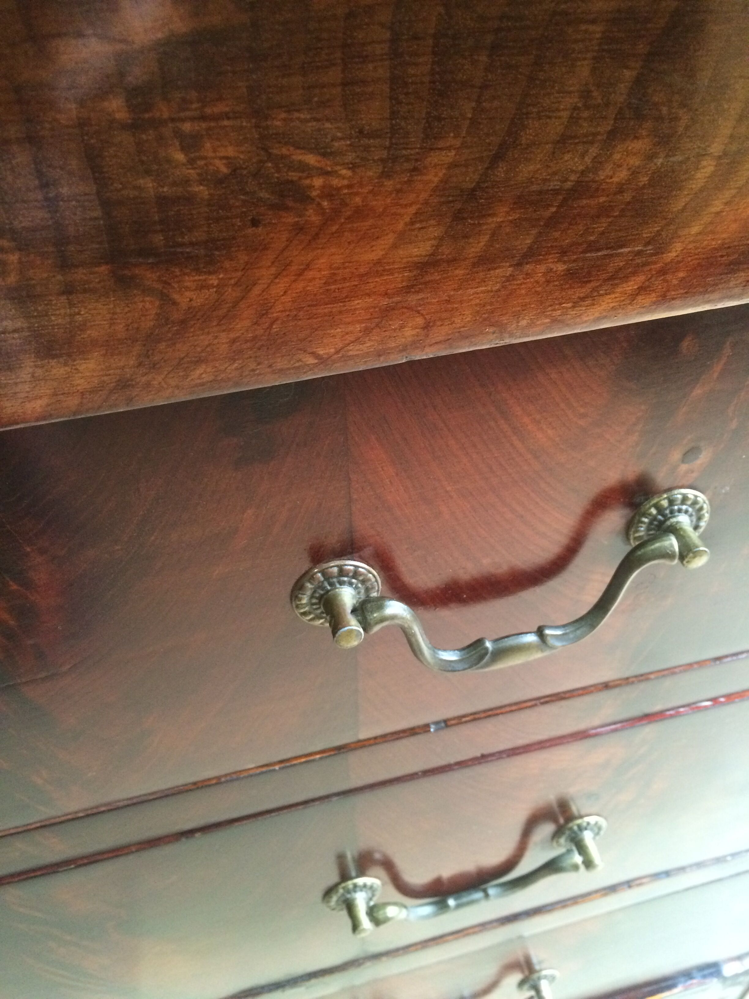 Commode Louis Philippe bois et marbre noir, 4 tiroirs