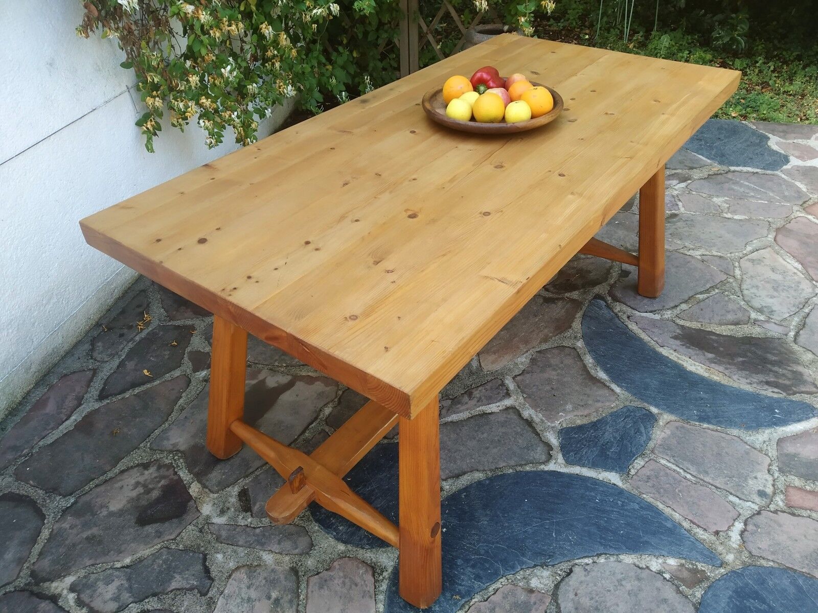 Table chalet feet compass