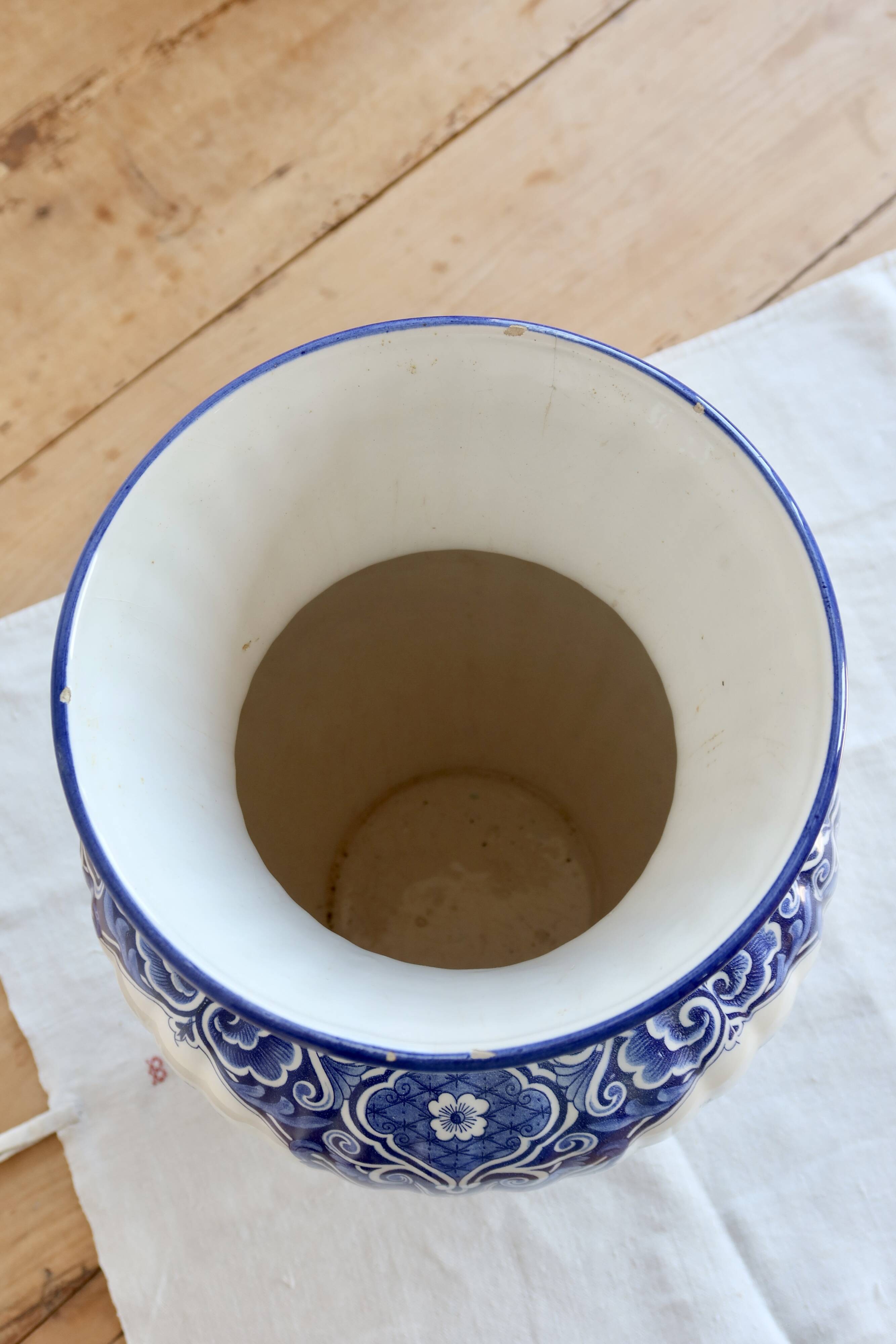 Vintage faience large vase - Blue and white Delft style - Floral decoration
