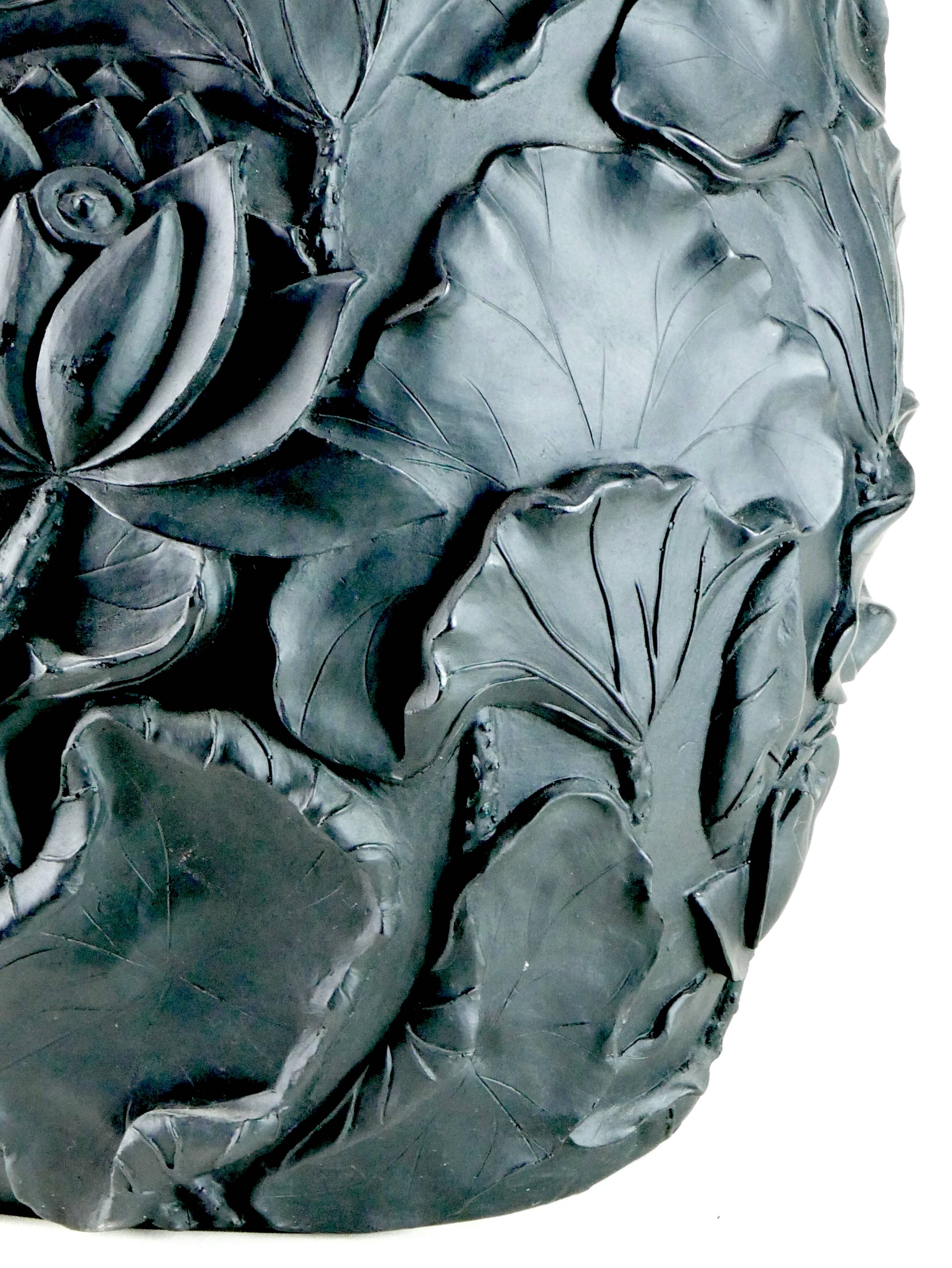 Black resin vase Lotus publisher VGnewtrend