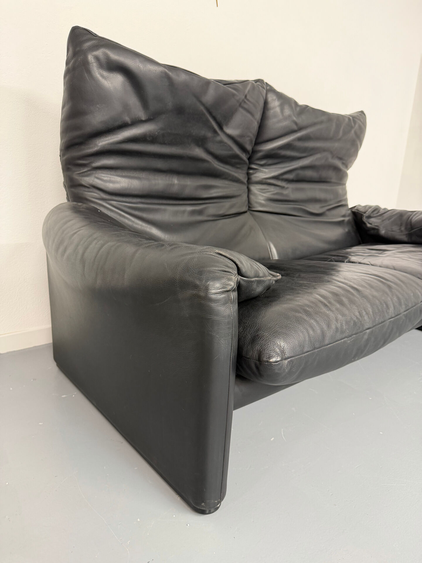 Canapé maralunga design design Vico MAGISTRETTI Cassina en cuir noir