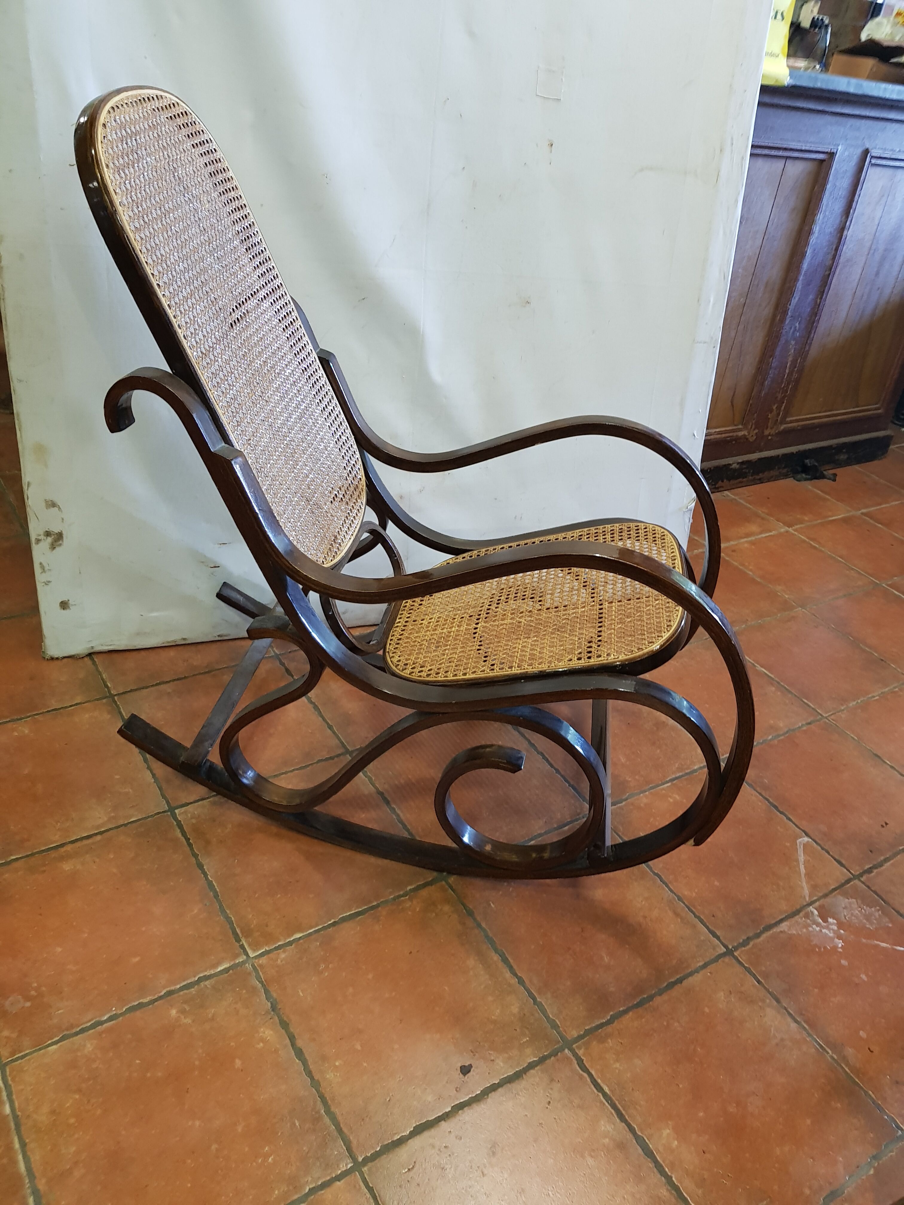 Rocking curved wooden flesh