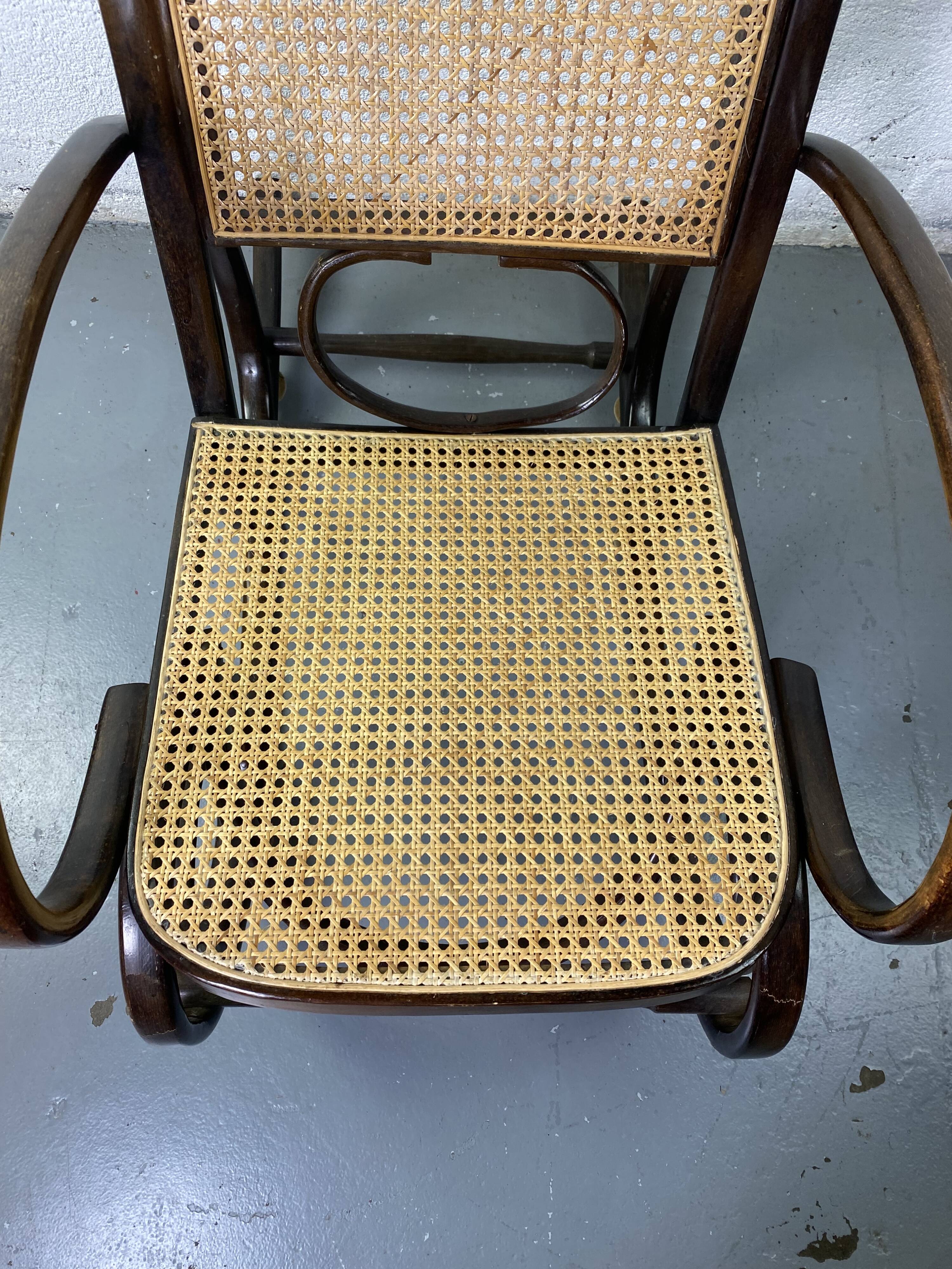 Rocking chair Chair in wood and Cannage from the 70s