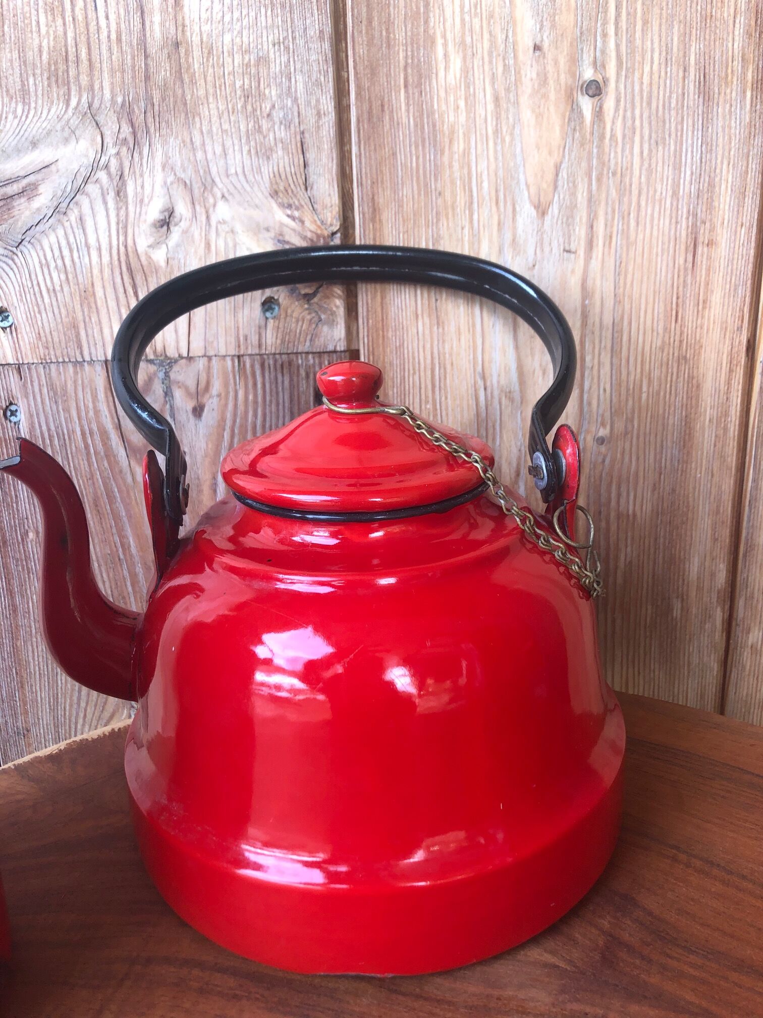 Set kettle coffee maker and milk pot in red-wrapped iron, 50/60 year.
