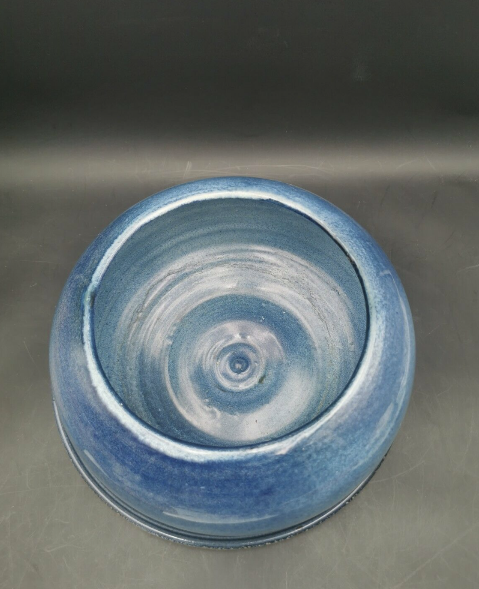 Blue ceramic bowl and its undercut