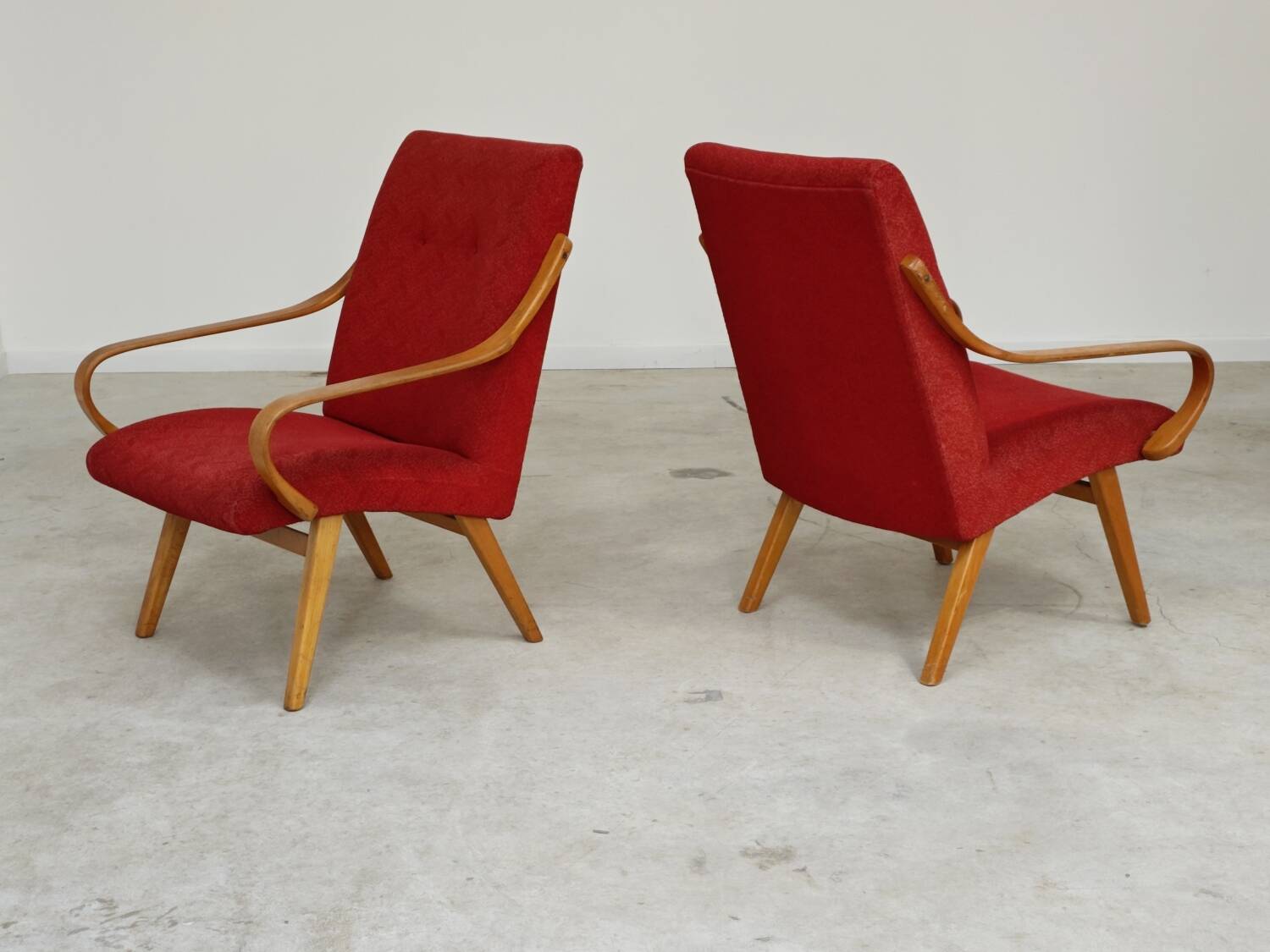 Pair of red armchairs 6953 by Jaroslav Smidek for Ton Bystrice Thonet 1960