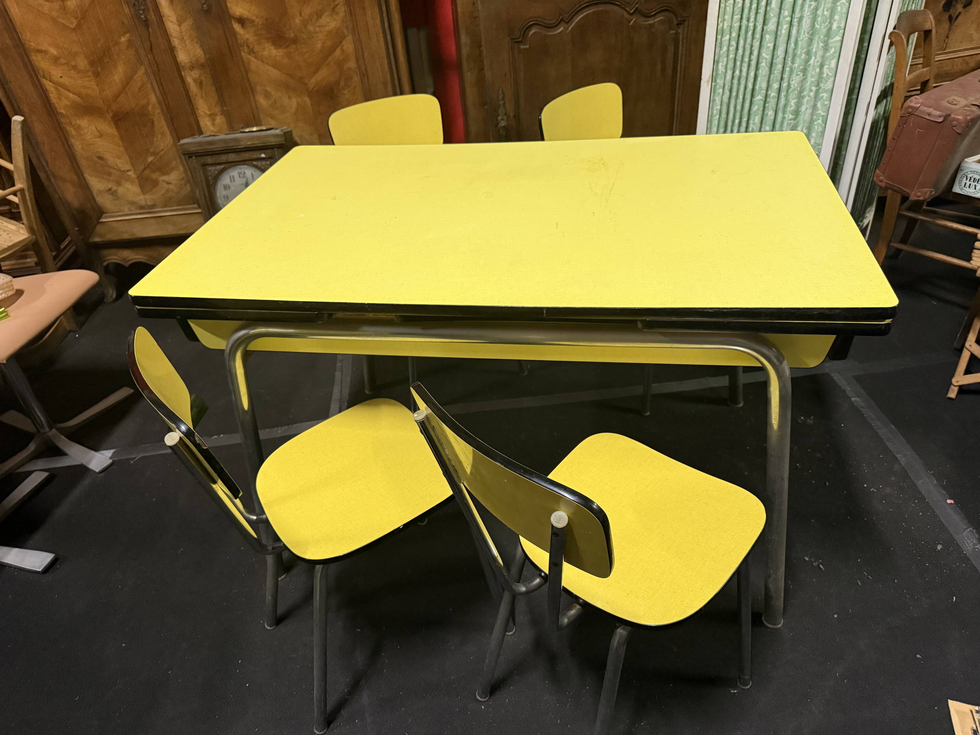 Table and 4 chairs in yellow formica