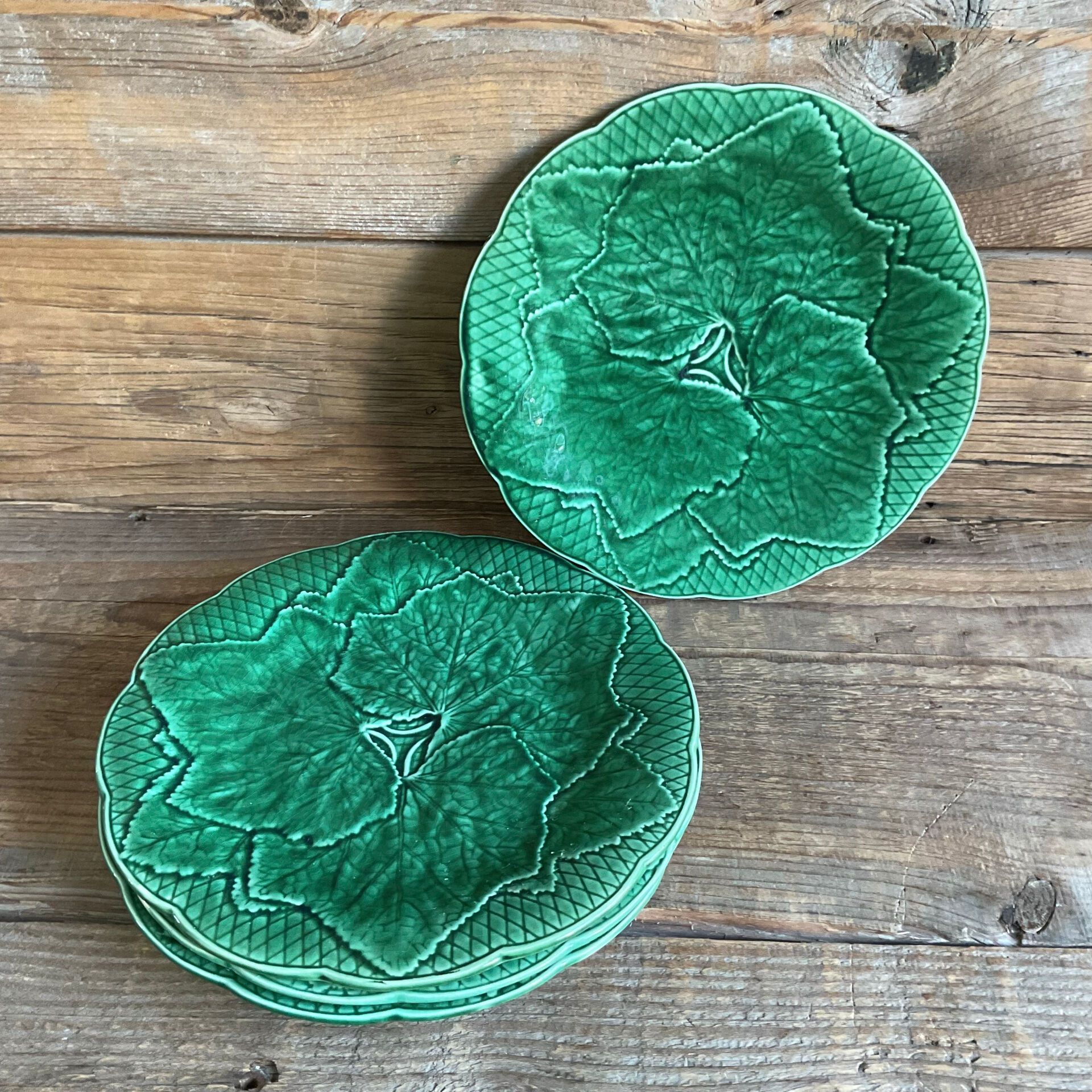 4 assiettes à dessert barbotine Gien vertes 