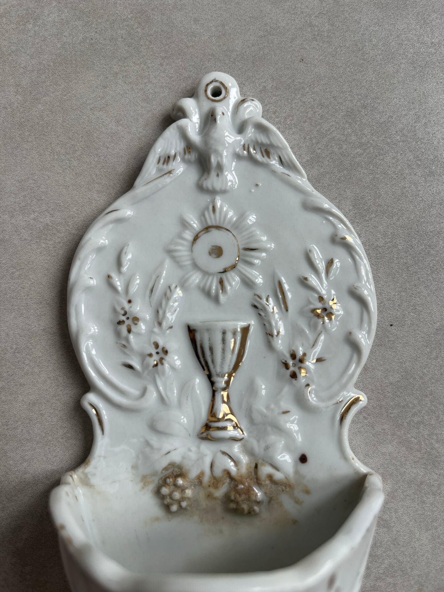 Bénitier en porcelaine « calice » fin XIXème