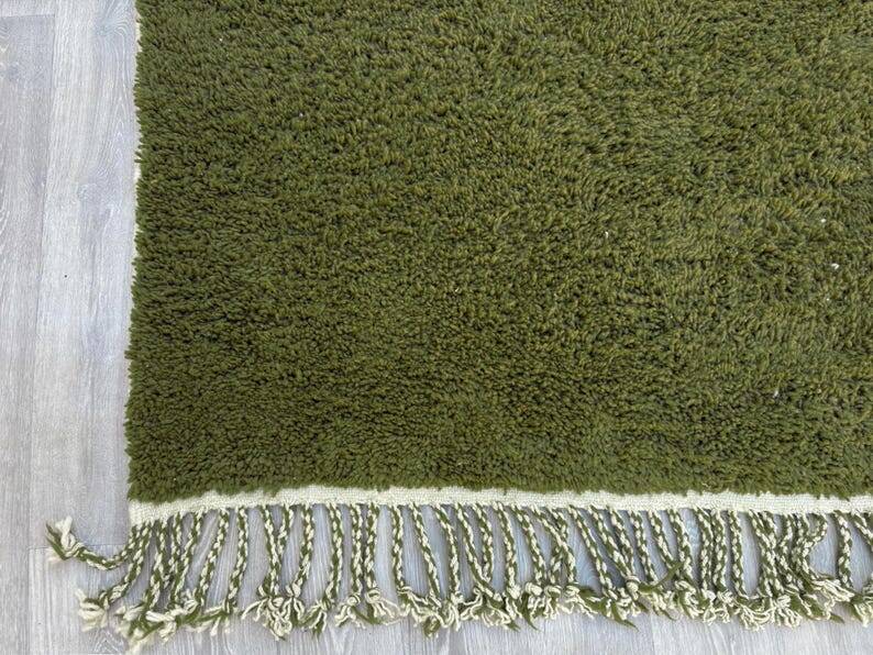 Tapis bérbere vert olive en laine taille 170cmx300cm
