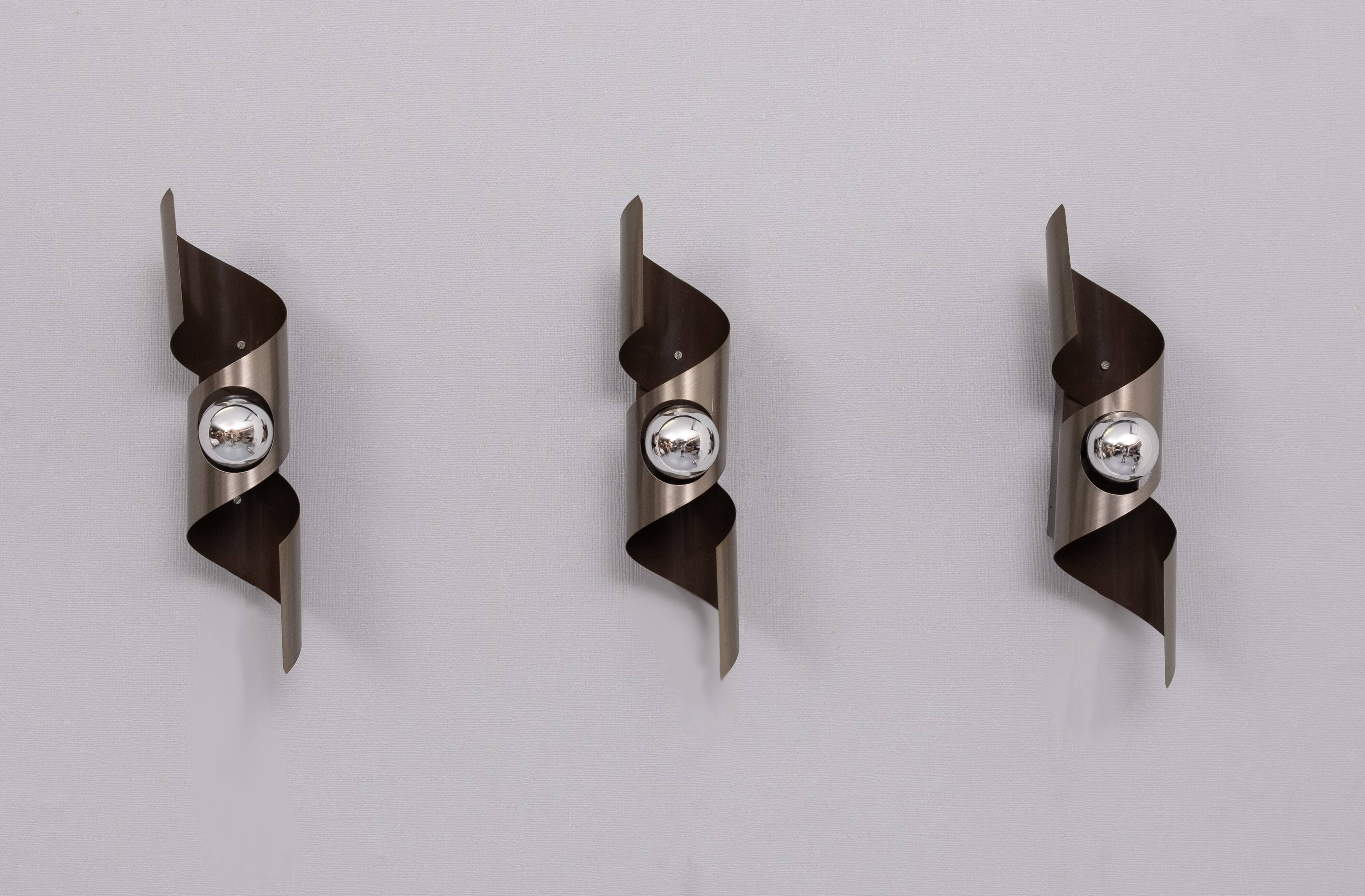 3 Raak Space Ace Wall Sconces mode ''Wokkel'' 1970s