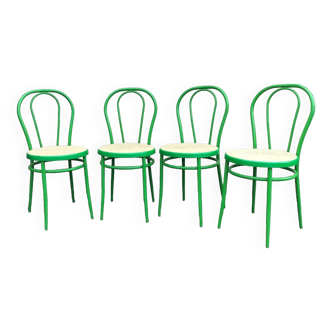 Lot de quatre chaises bistrot en métal laqué vert