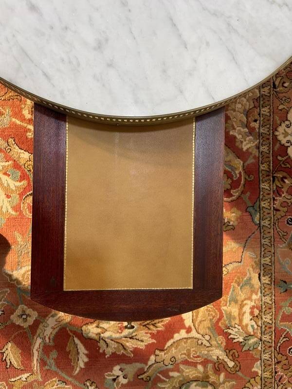 Table basse bouillotte de style Louis XVI à oreilles