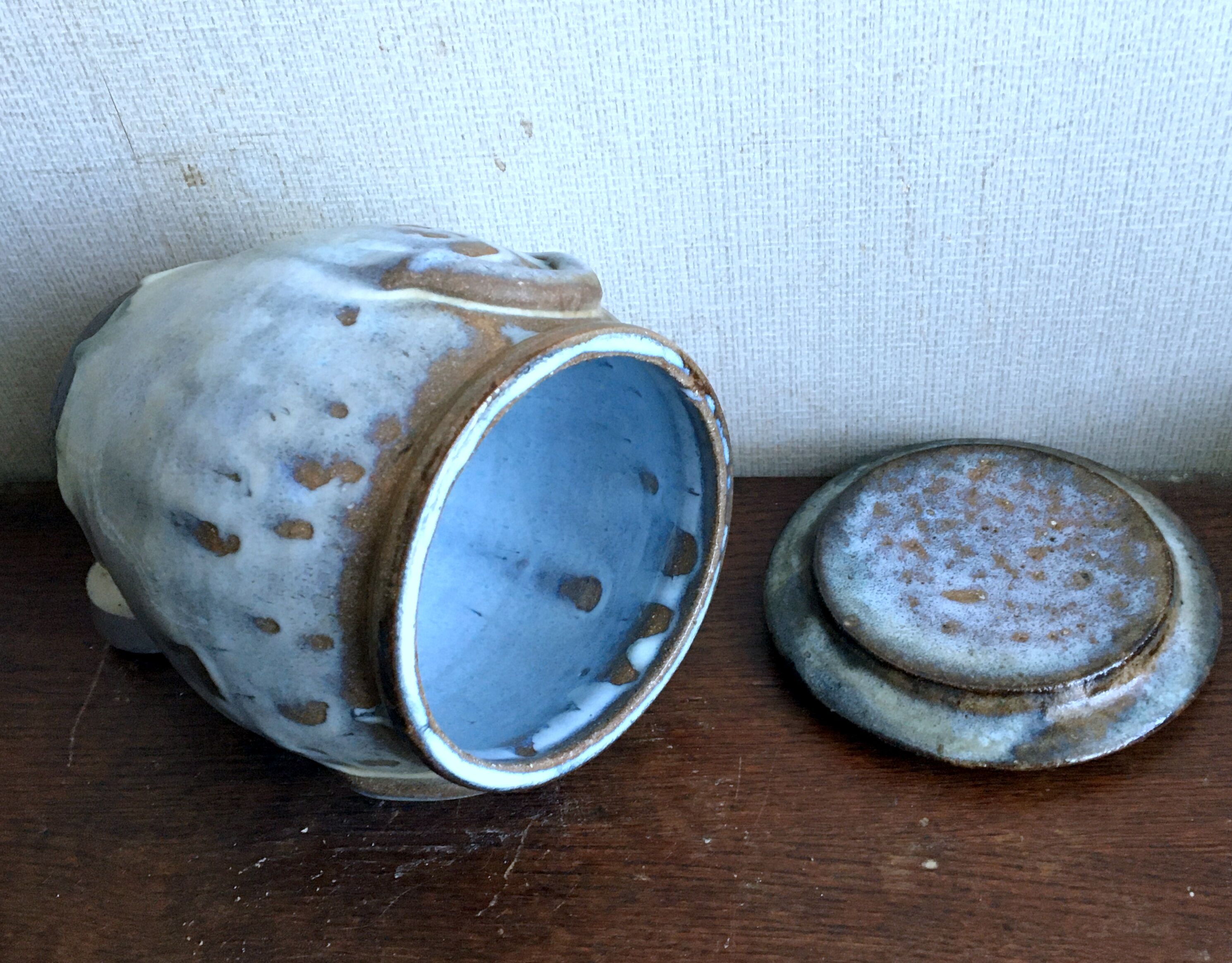 Sandstone pot from the black valley of berry