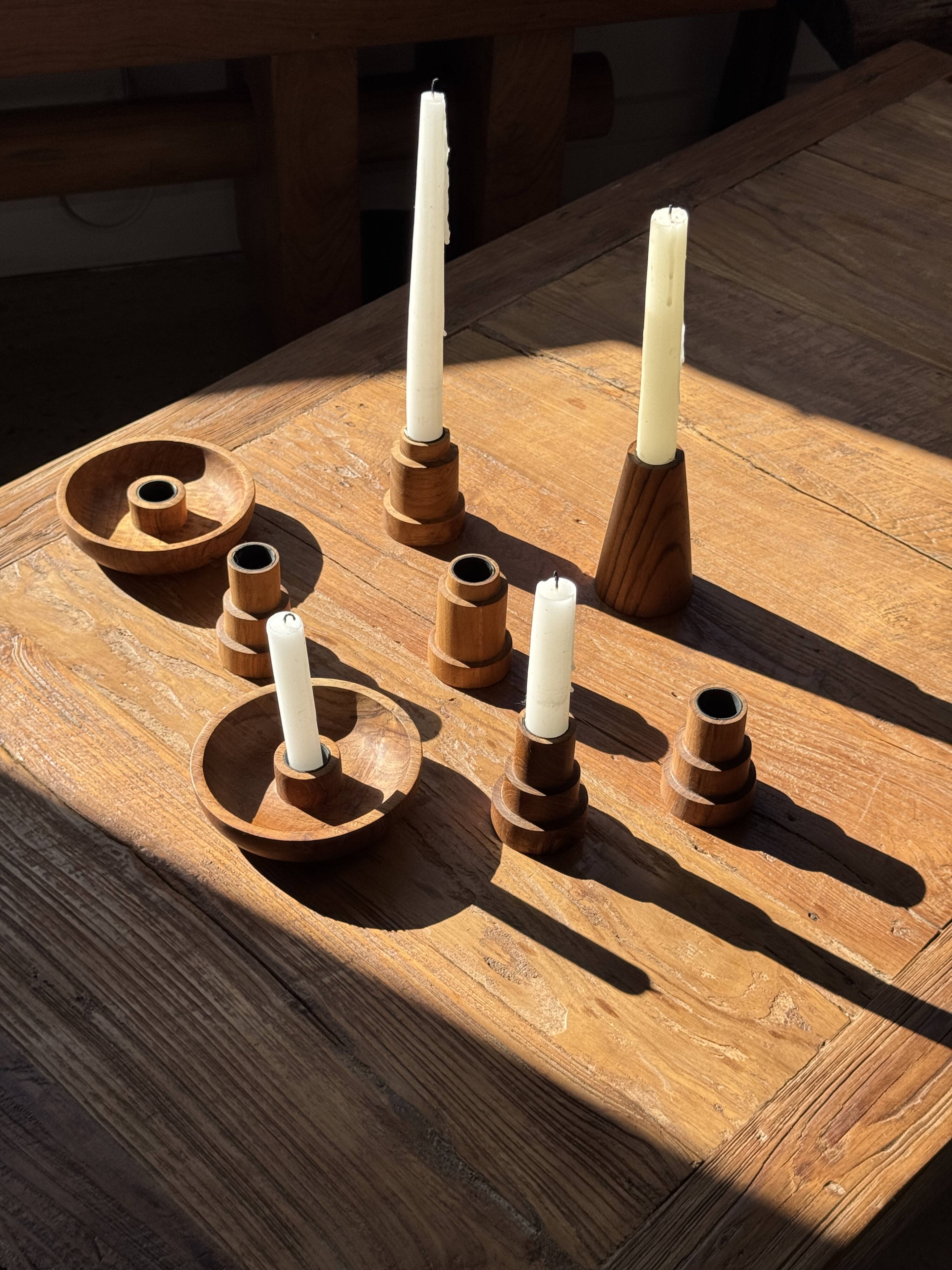 Pyramidal circular teak monoxyle candlestick H7 D5