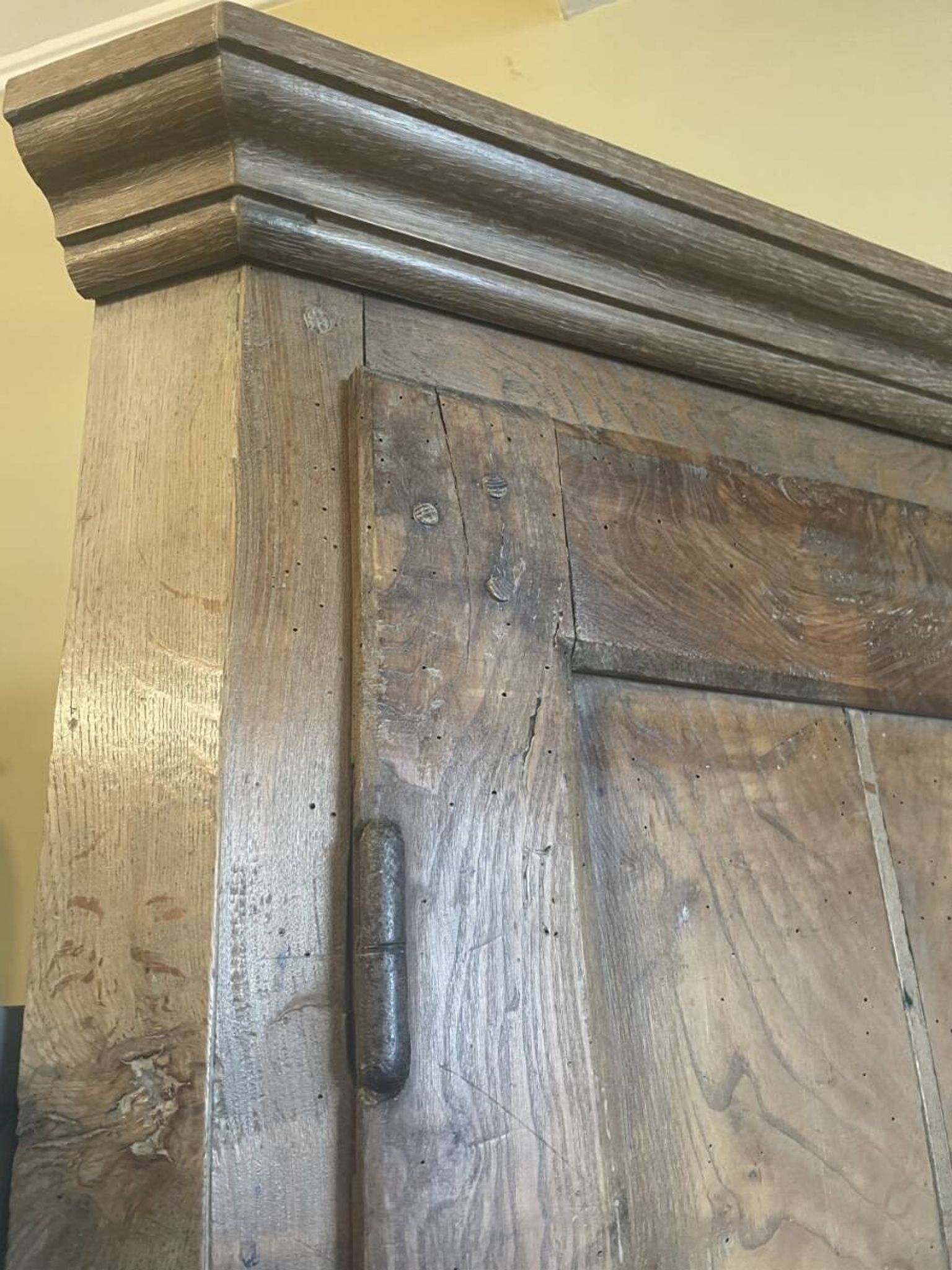 Armoire d'angle provinciale XIXe siècle noyer/chêne