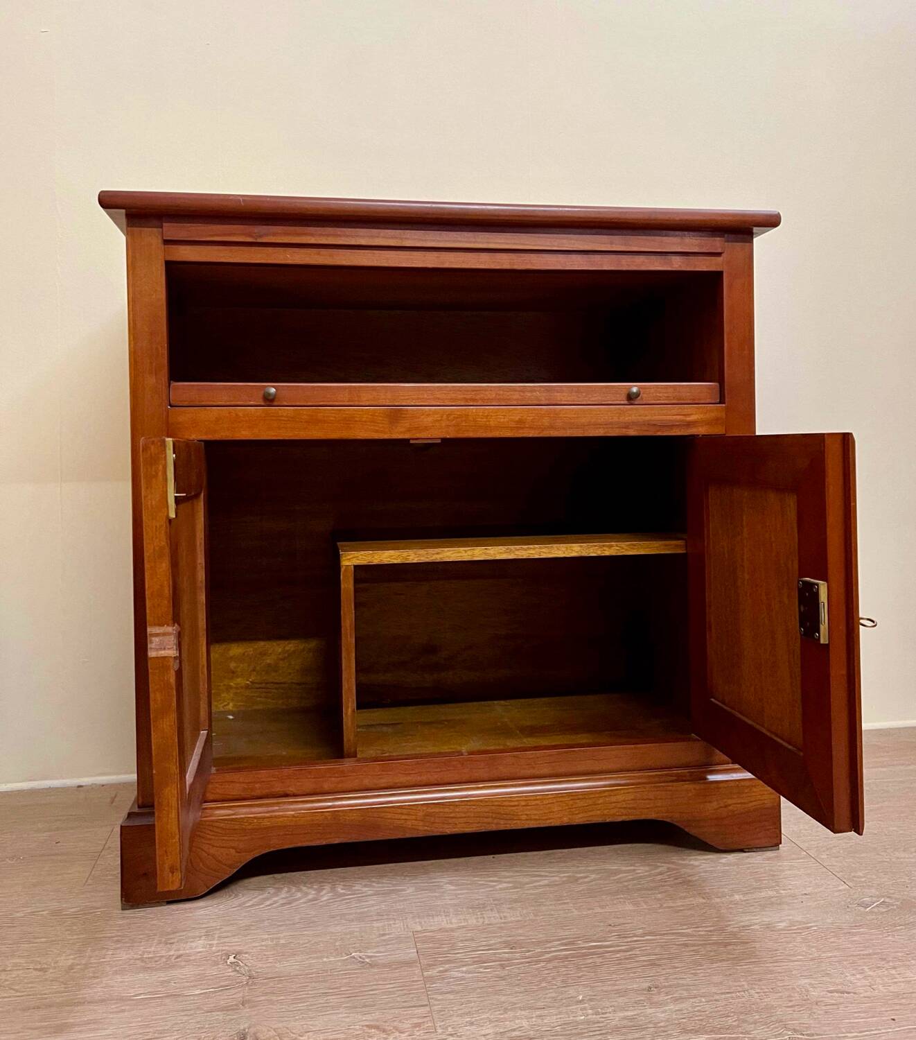 Small 70s TV cabinet in solid cherry wood