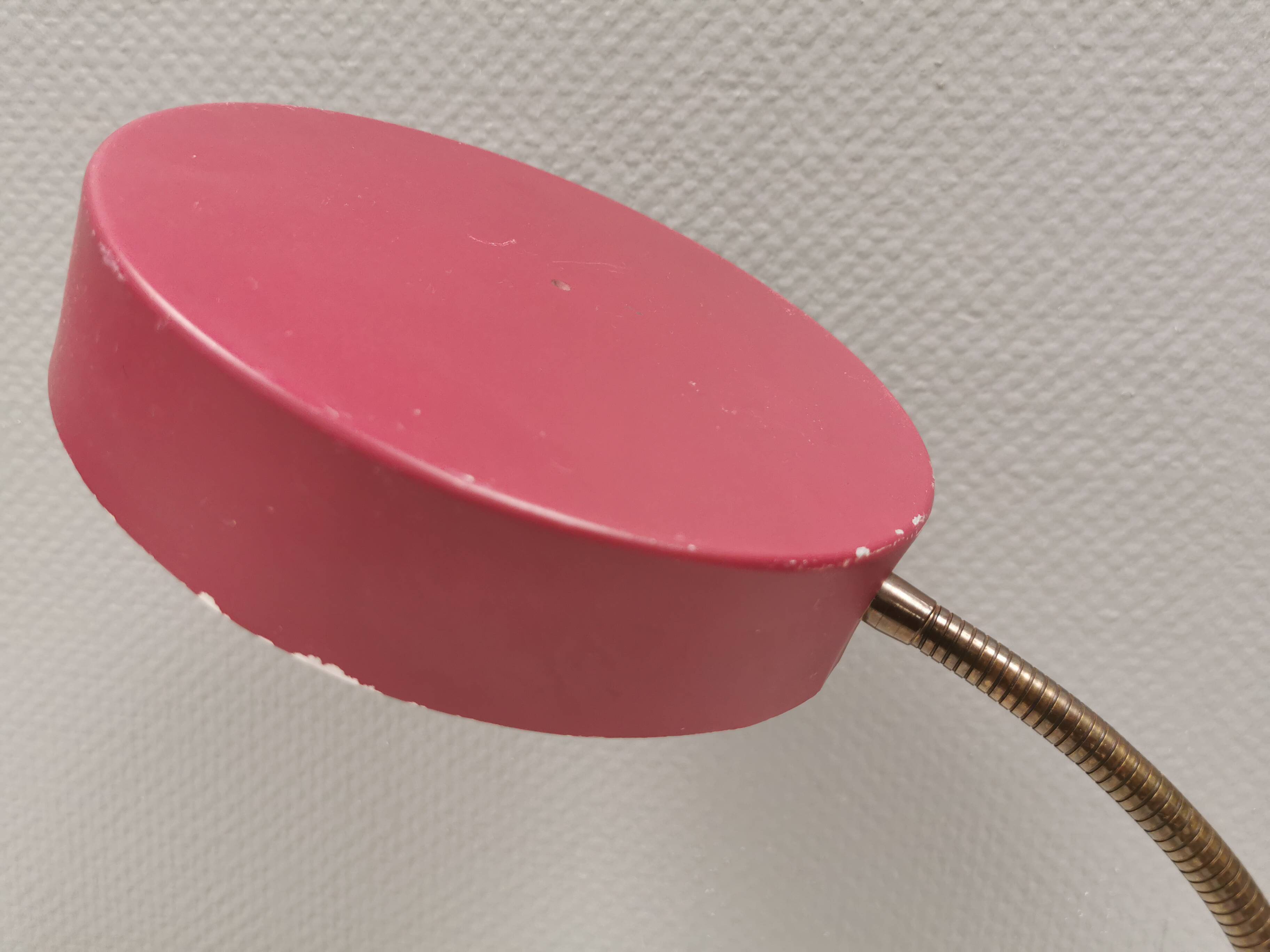 Table lamp in aubergine coloured metal, brass bend and teak wood 1960-70s