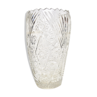 Vase en verre taillé