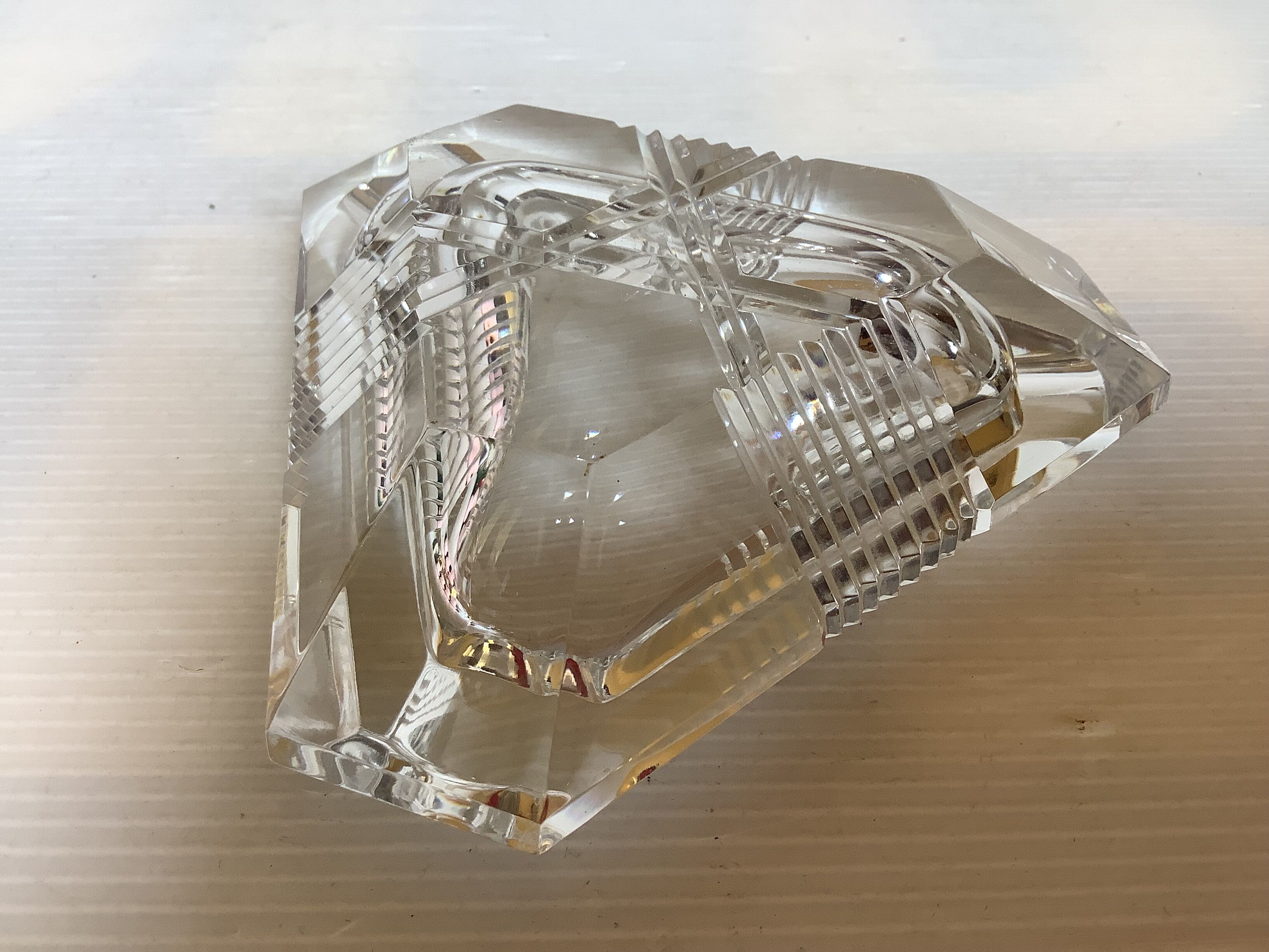 Triangular ashtray and pocket tray