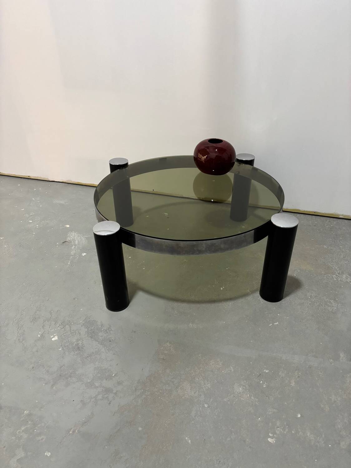Table basse ronde design italien en chrome et verre fumé vintage