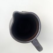 carafe / vase en gres noir ourné, France 1950