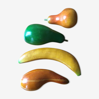 4 decorative wooden fruits