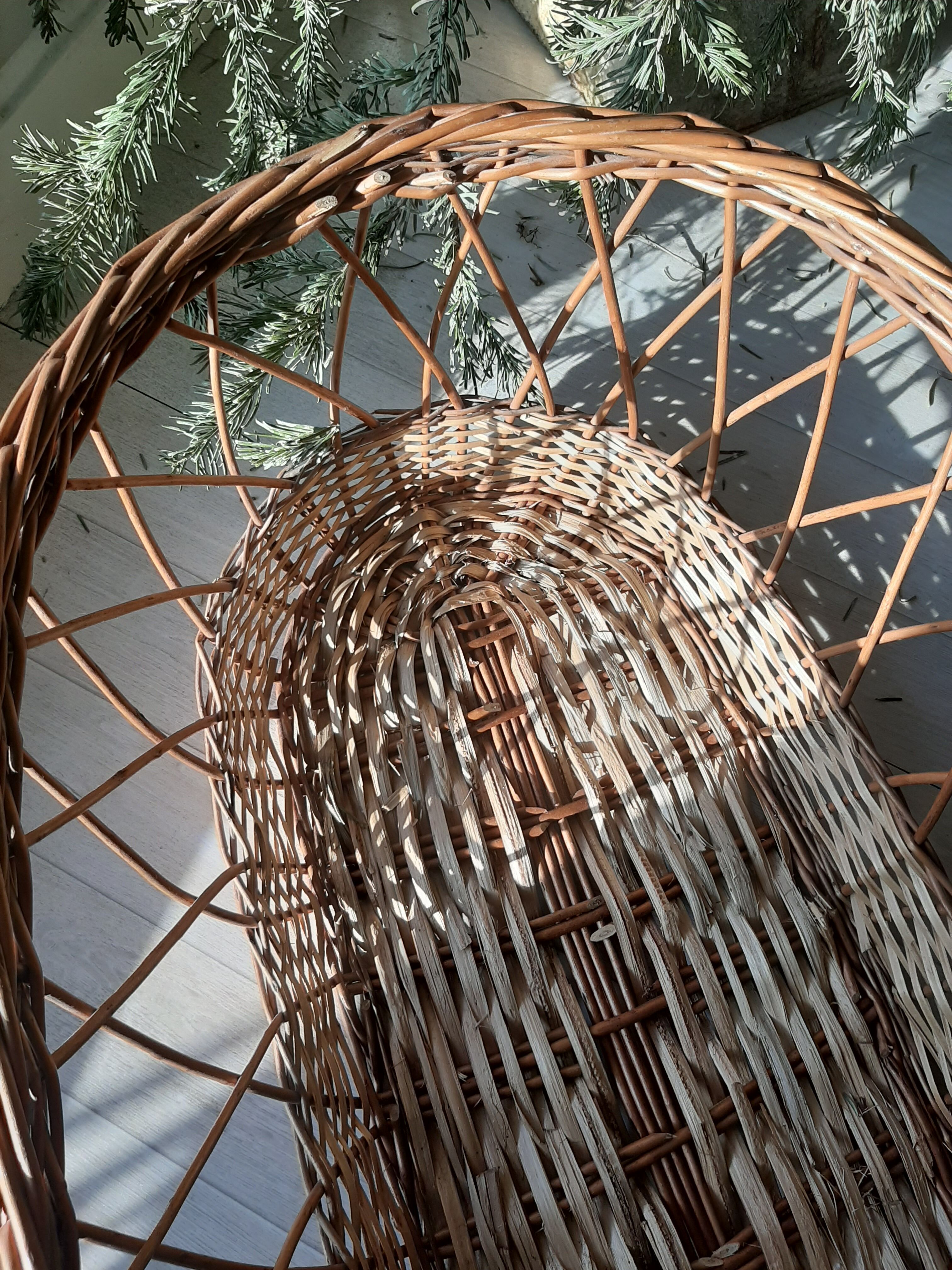 Rattan baby bassinet + stand