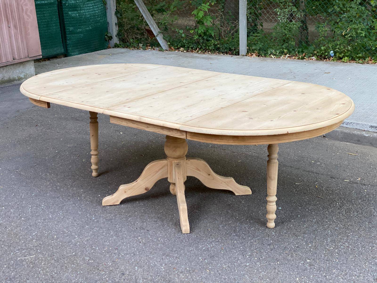 Large round extendable dining table renovated in raw pine with 2 extensions, 1980.