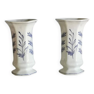 Pair of Dutch jarrones – ceramica delft
