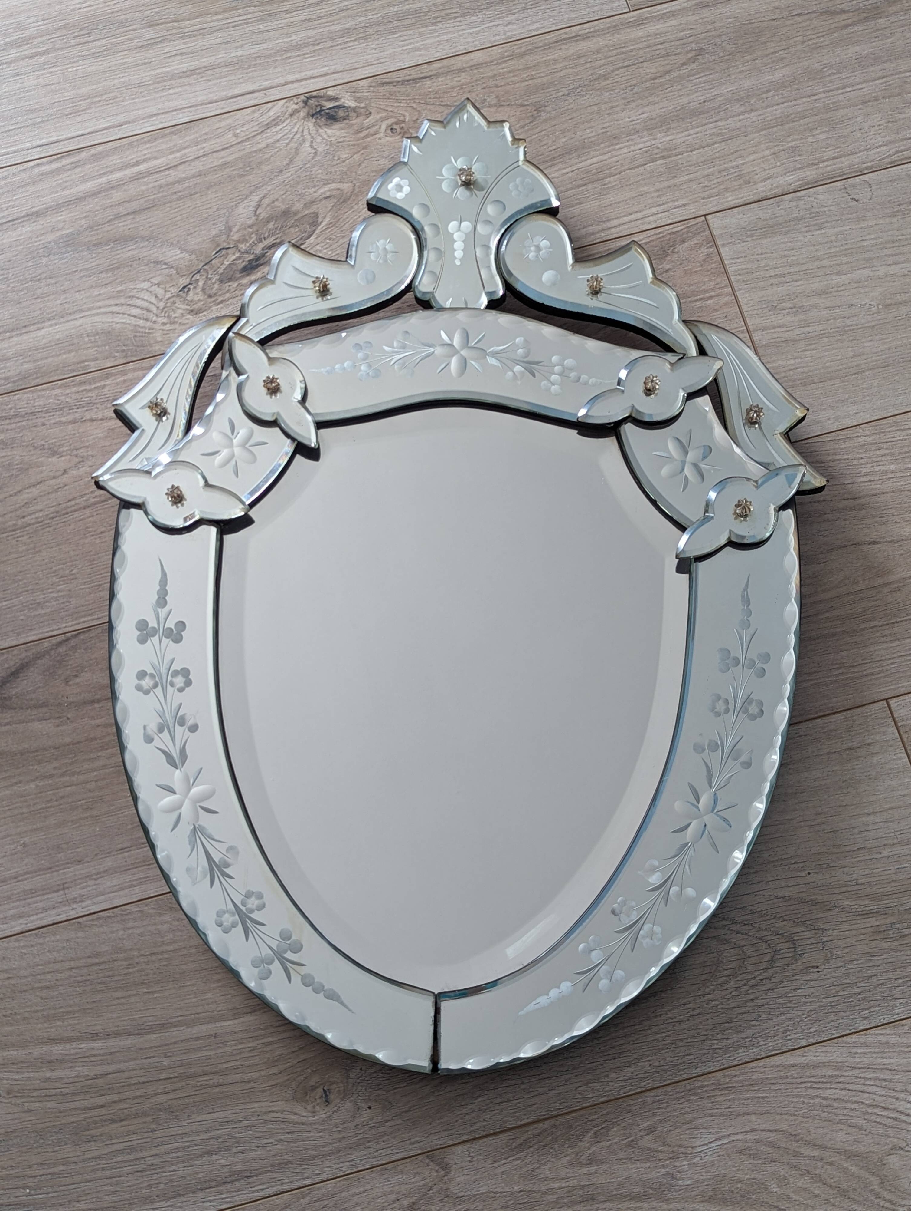 Ancien miroir vénitien, fronton biseauté base bois