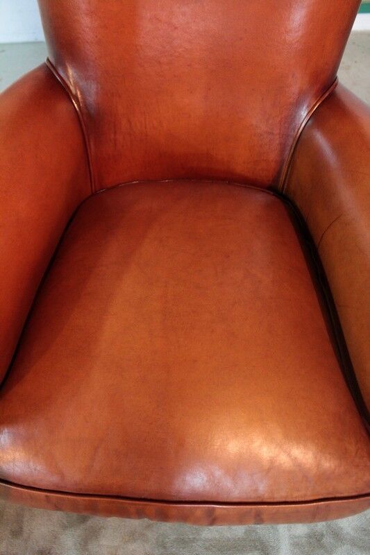 Paire de fauteuils-club en cuir