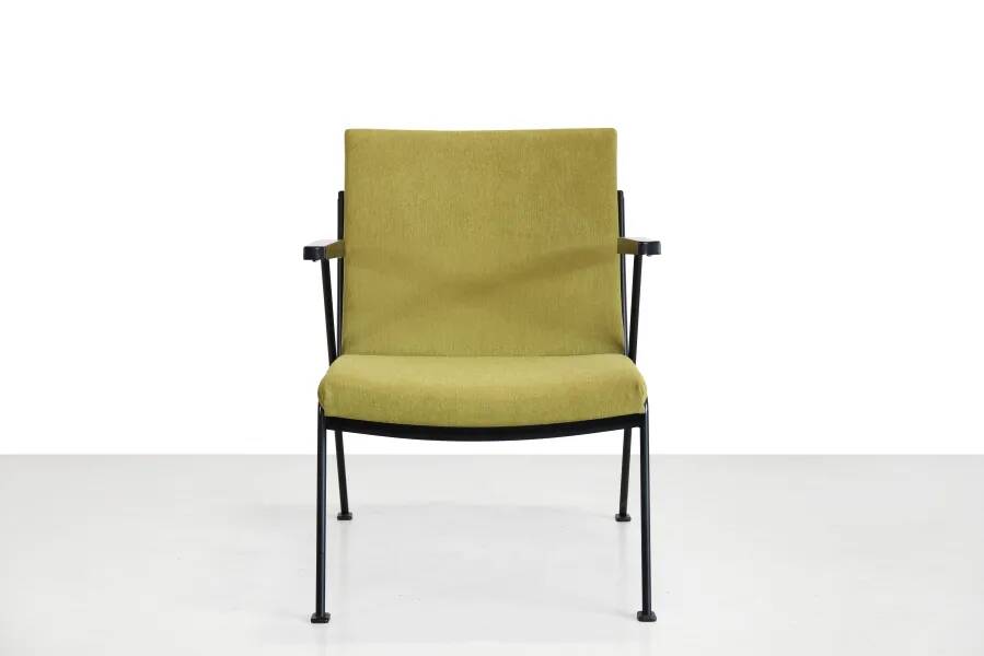 Rietveld Oase chair by Ahrend de Cirkel