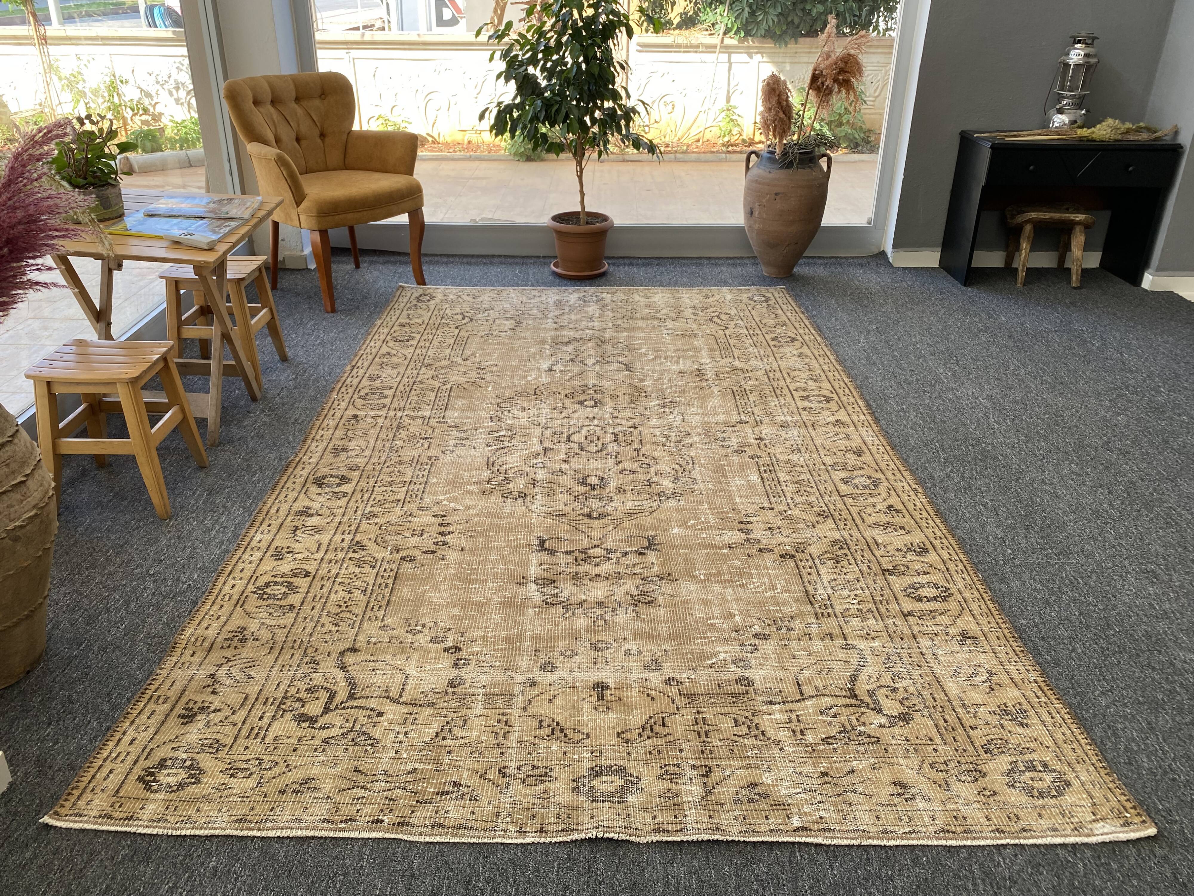 Tapis Oushak beige décor rustique, 6x10, surteint sable, pour salon, MOON.145