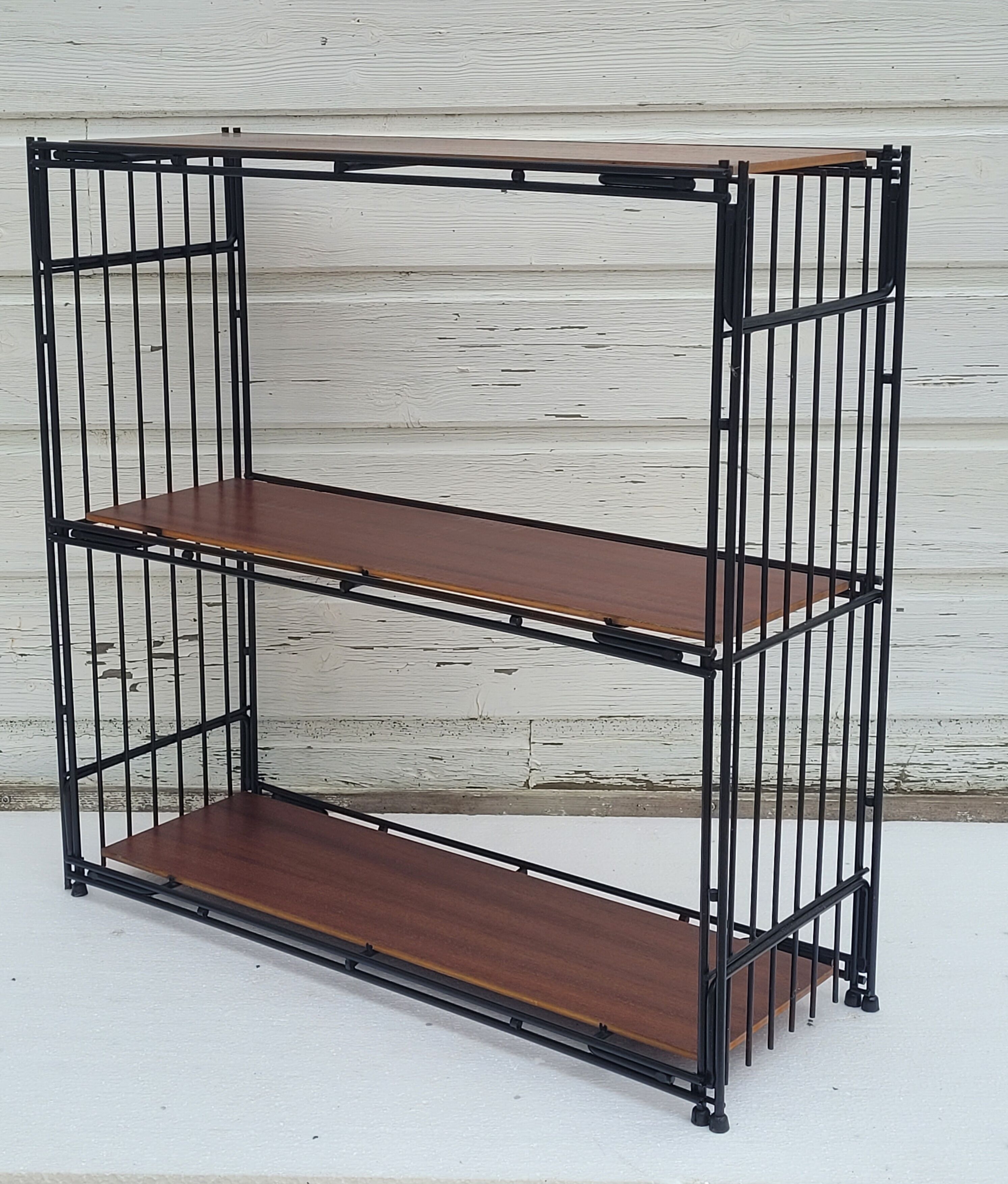 Vintage modular shelf with installation or wall Multistrux of Multimeuble lacquered steel, 1960