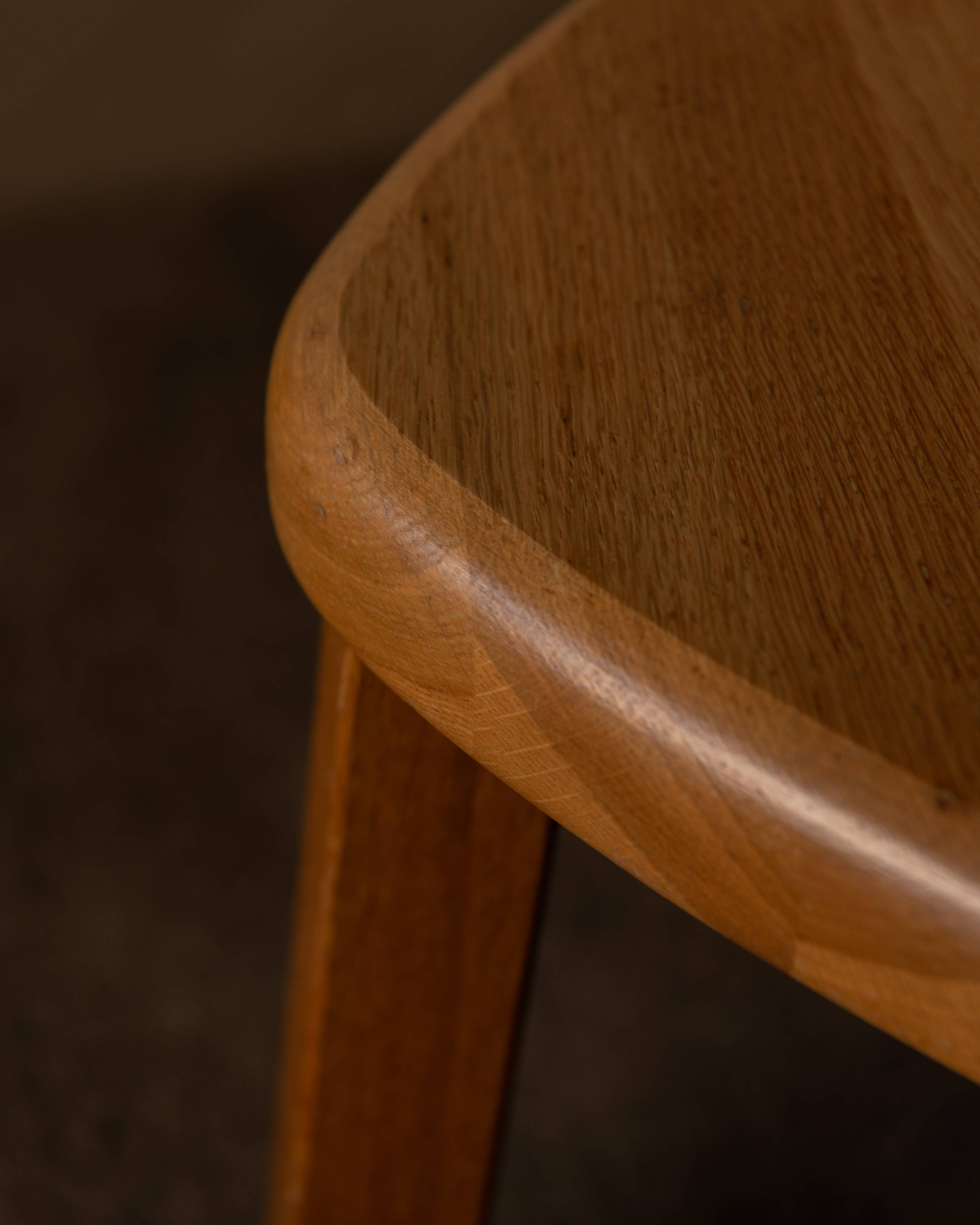 Tables gigognes en chêne massif des années 1970, ensemble de 3 · Plateaux triangulaires organiques